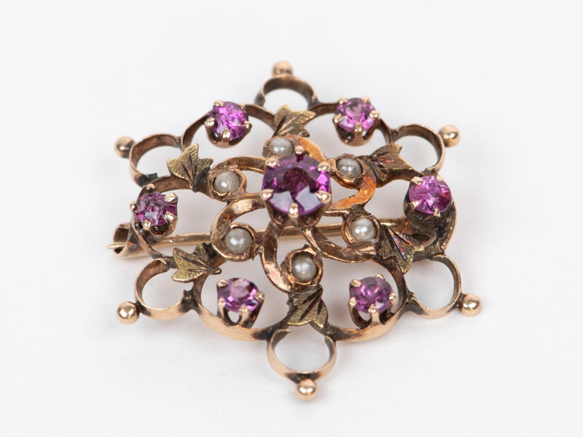 ♥ 14K Gold Antique Victorian Floral Pin Brooch with Seed Pearl and Amethyst 2.24g V1133
♥ The item measures 25.4mm in length (North South direction), 23mm in width (East West direction), and stands 8.2mm tall.

♥ Material: 14K Yellow Gold, 2.24g