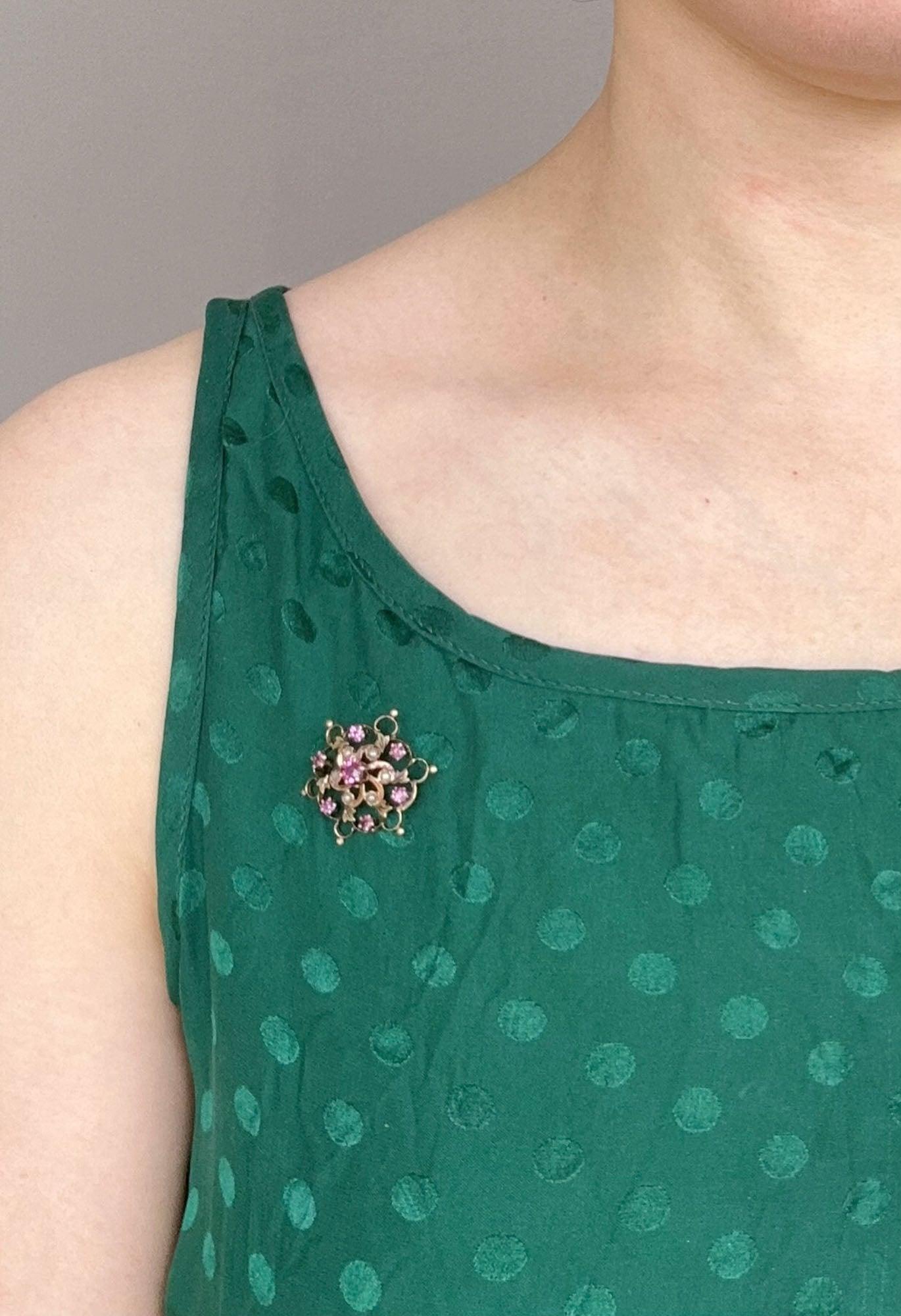 14K Gold Antique Victorian Floral Pin Brooch with Seed Pearl and Amethyst 2.24g In Good Condition In Osprey, FL
