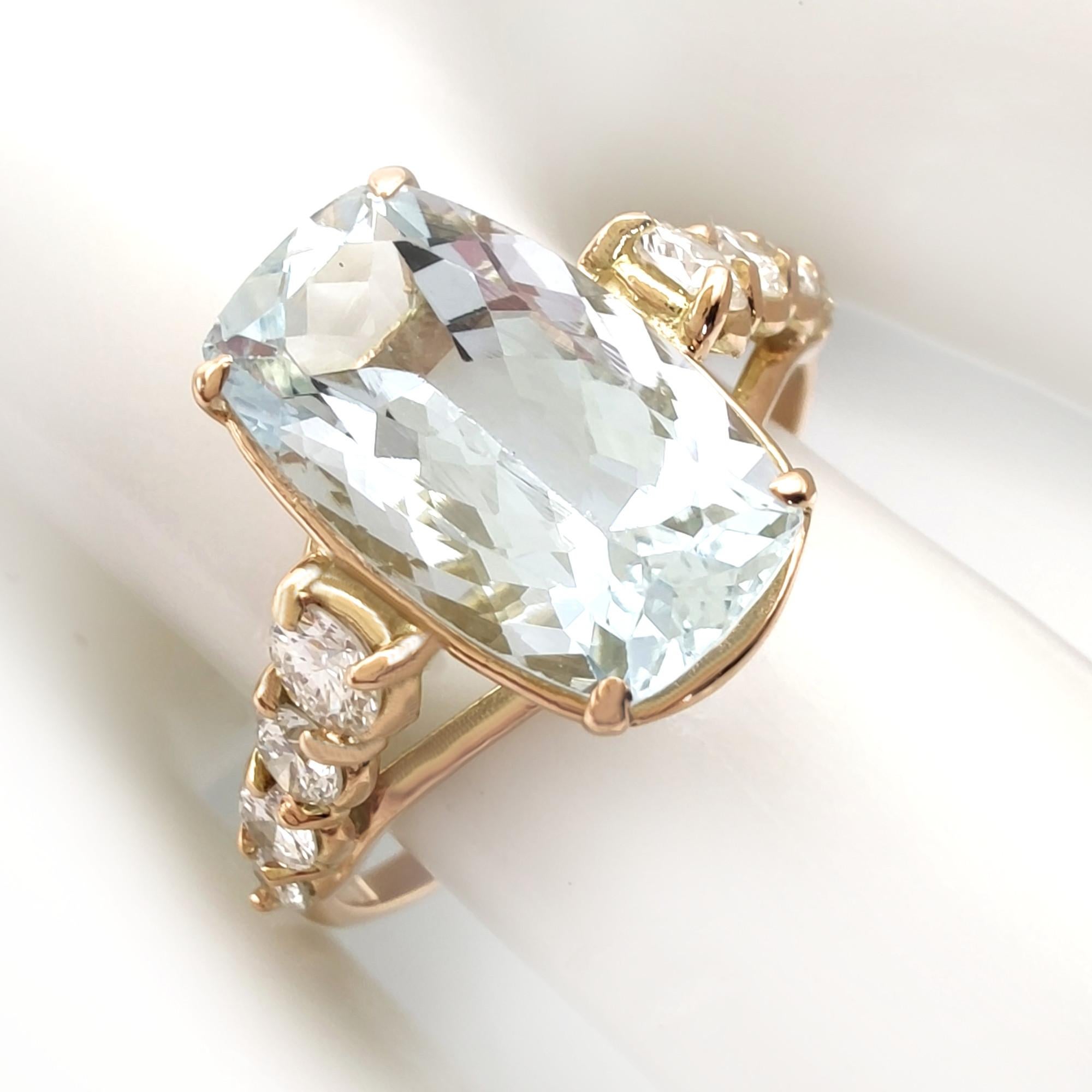 3 Carat Aquamarine and 0.50 Carat Diamond 14K Yellow Gold engagaments ring  For Sale 5