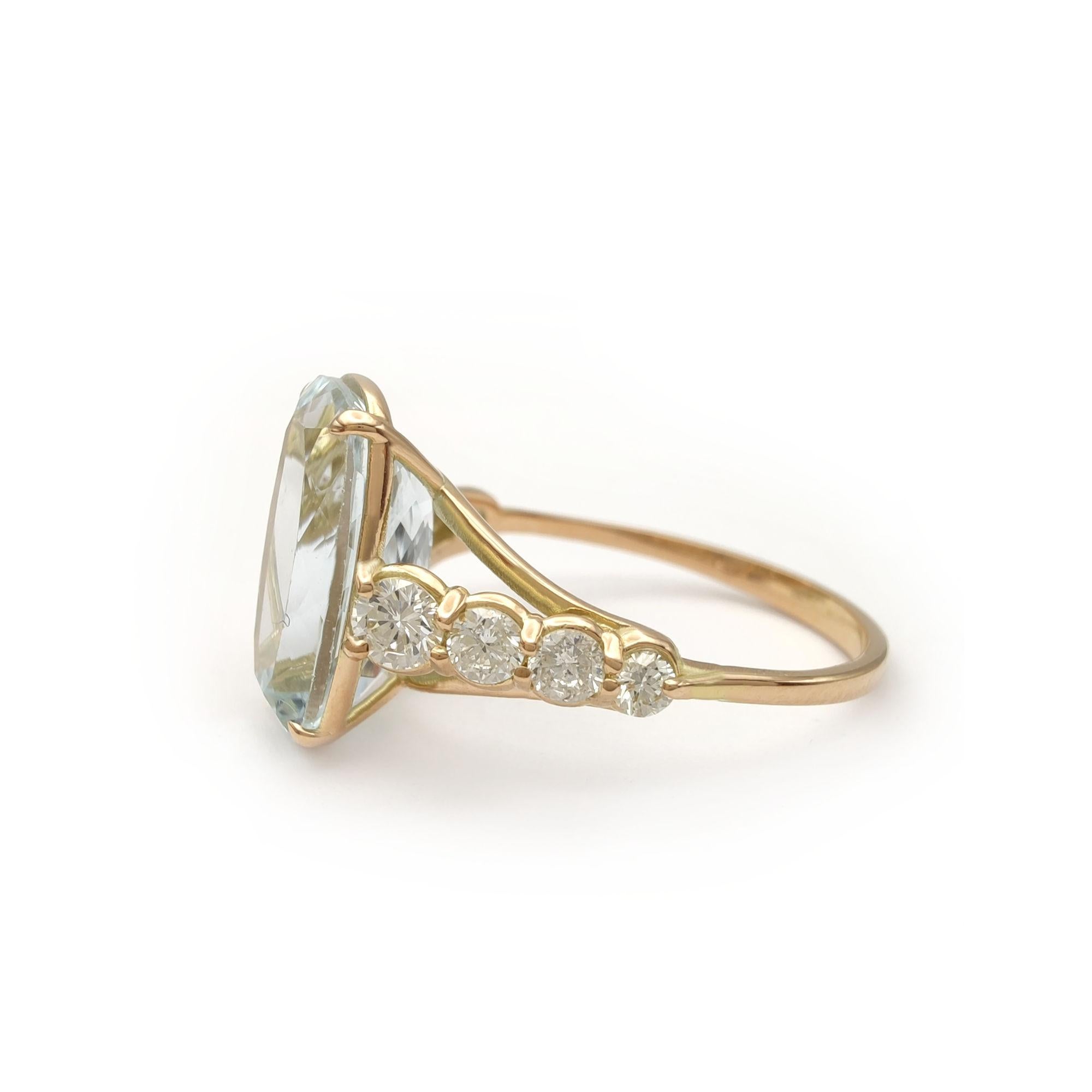 3 Carat Aquamarine and 0.50 Carat Diamond 14K Yellow Gold engagaments ring  In New Condition For Sale In MADRID, ES