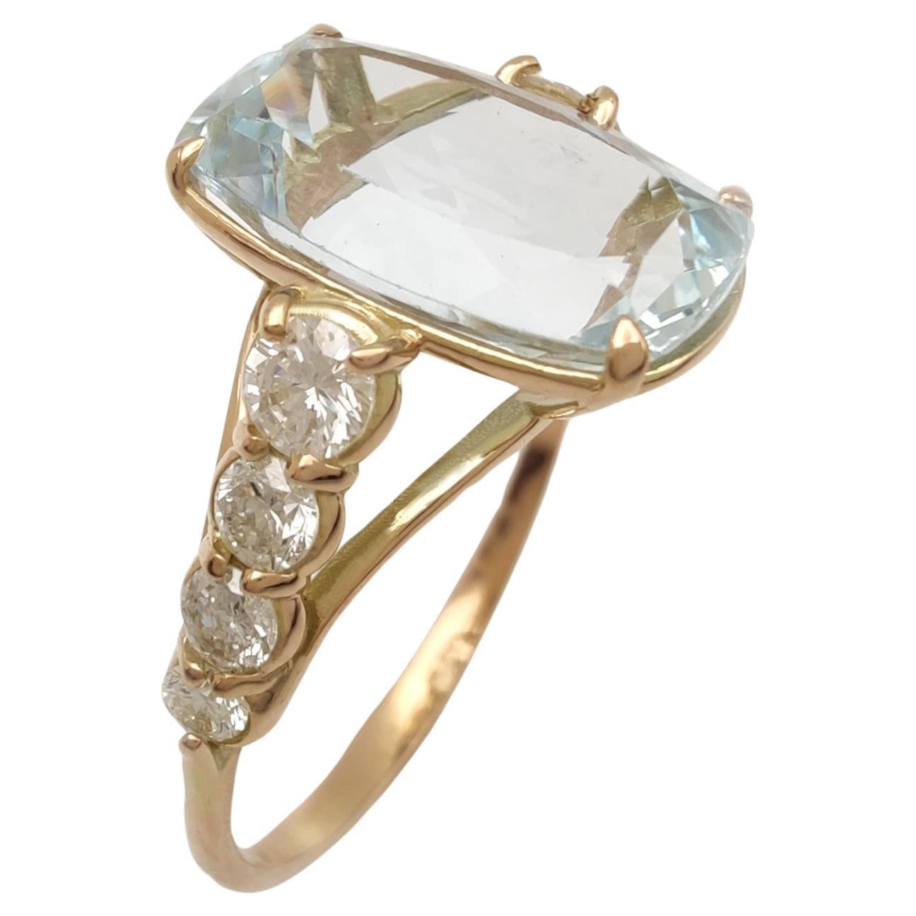 3 Carat Aquamarine and 0.50 Carat Diamond 14K Yellow Gold engagaments ring  For Sale