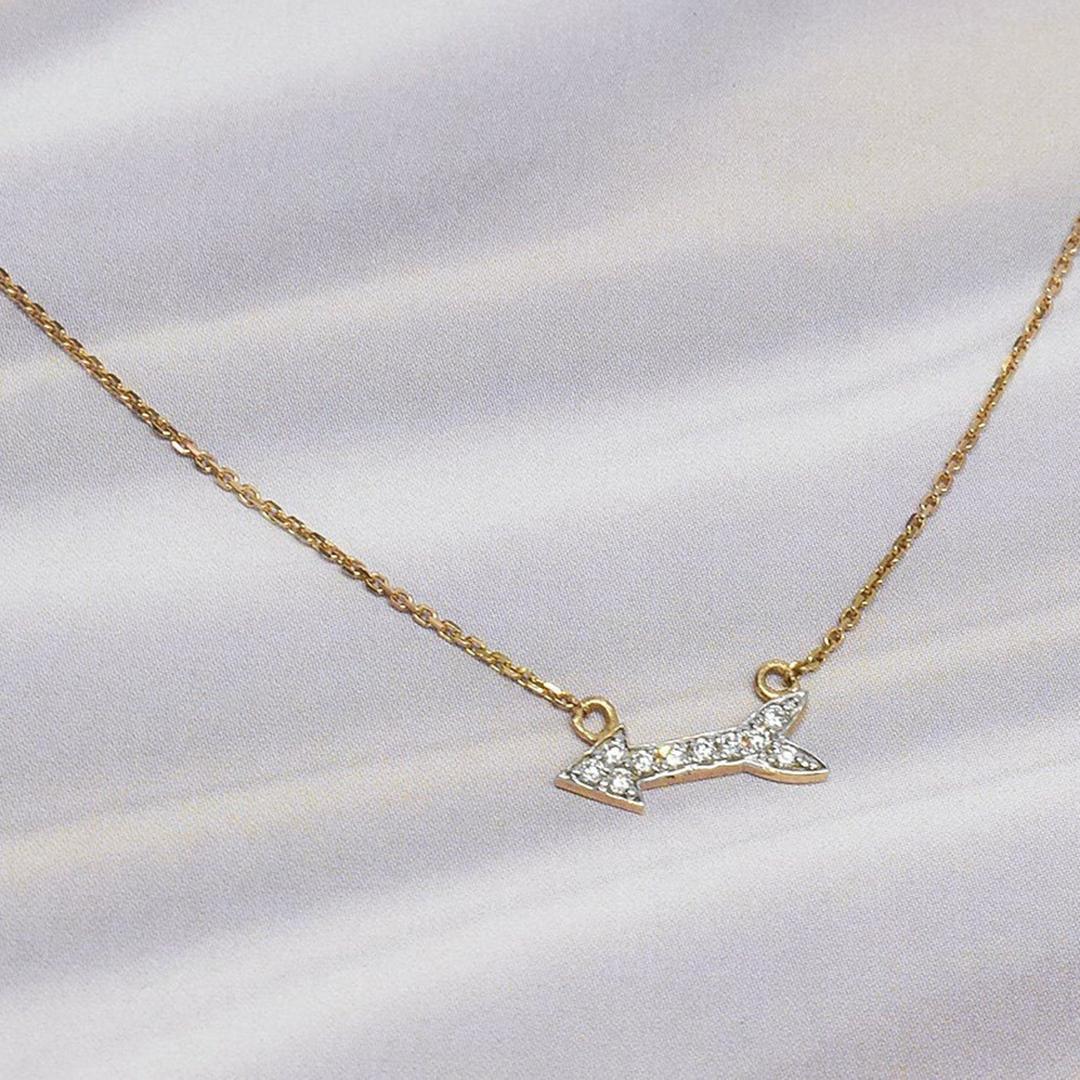 14k Gold Arrow Gold Diamond Necklace with Thin Chain Bridal Necklace In New Condition For Sale In Bangkok, TH