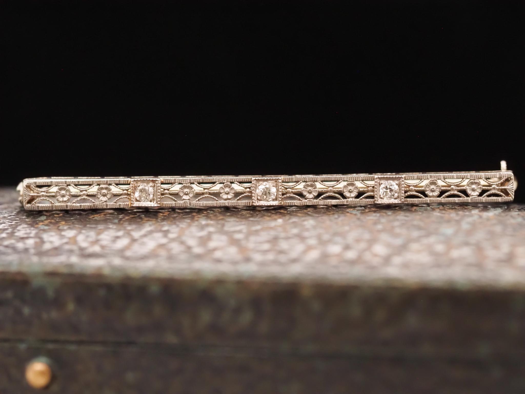 14K Gold Art Deco Diamond Bar Brooch Pin with Filigree For Sale 1