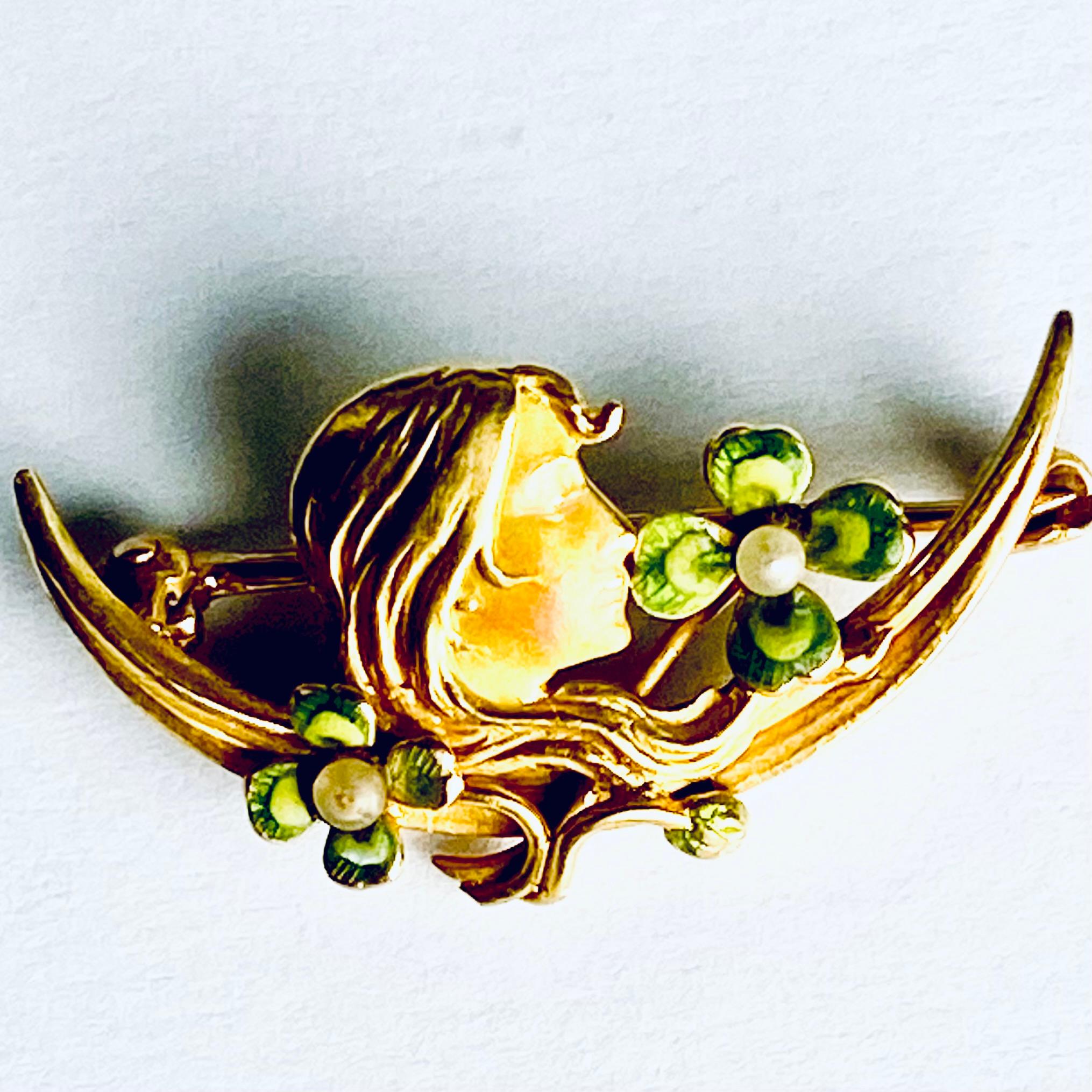14K Gold Art Nouveau Stick Pin with Enamel and Pearl Accents Early 20th Century For Sale 3