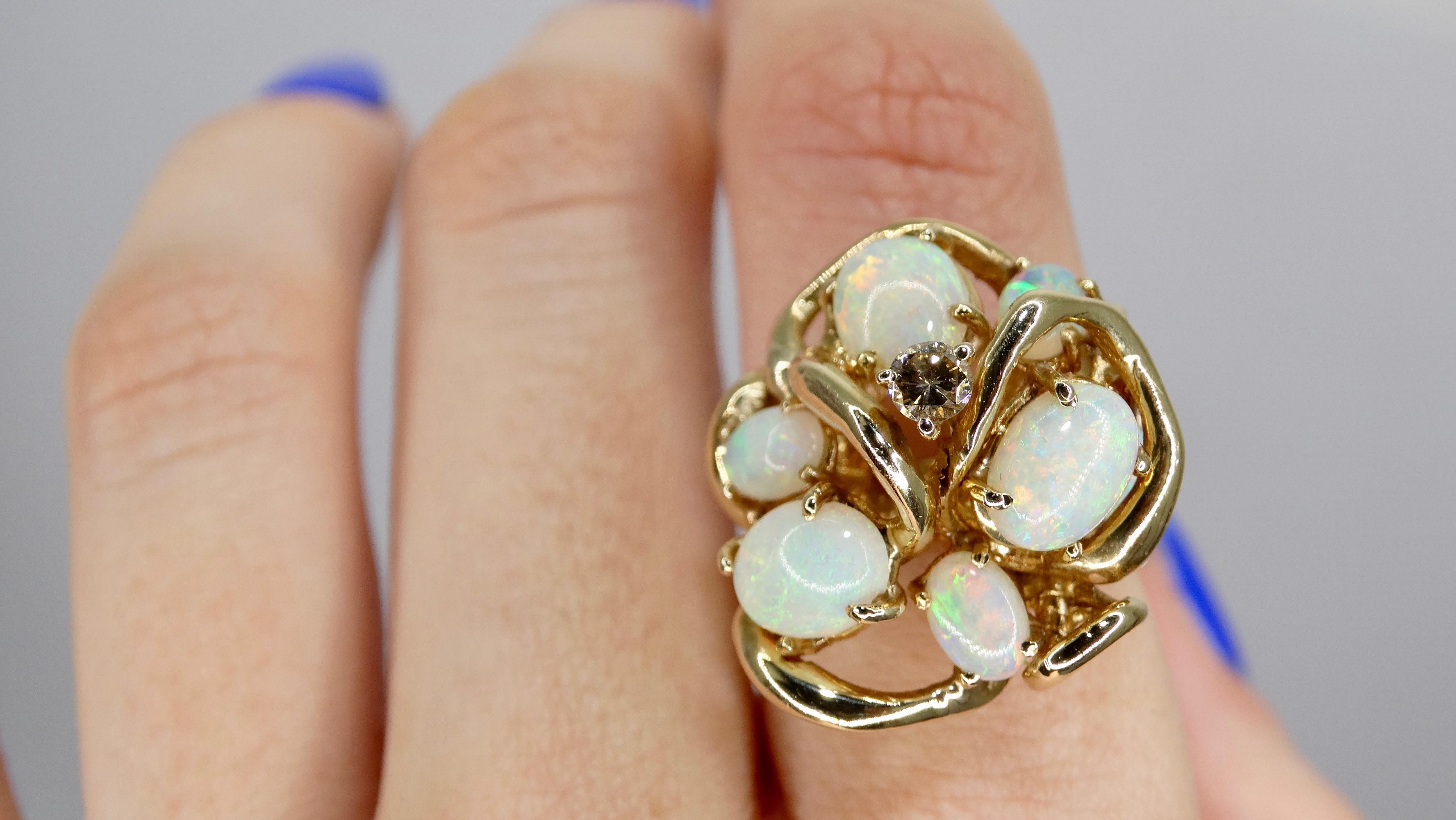 Femenino o masculino Anillo de Ópalo Australiano y Racimo de Diamantes en venta
