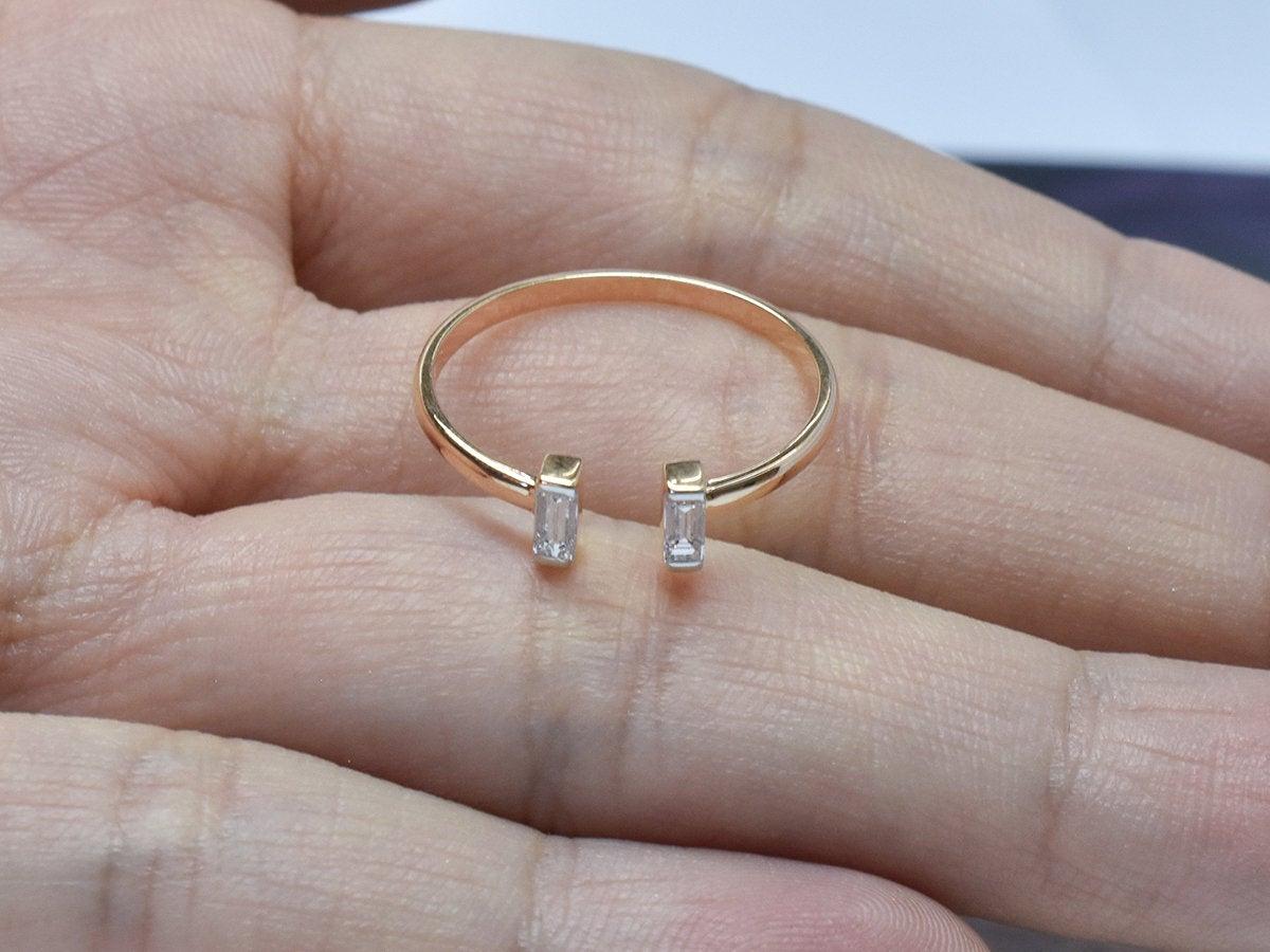 Im Angebot: 14K Gold Baguette-Diamant zwei Bar-Manschettenring Diamant Baguette 5x2 mm () 4