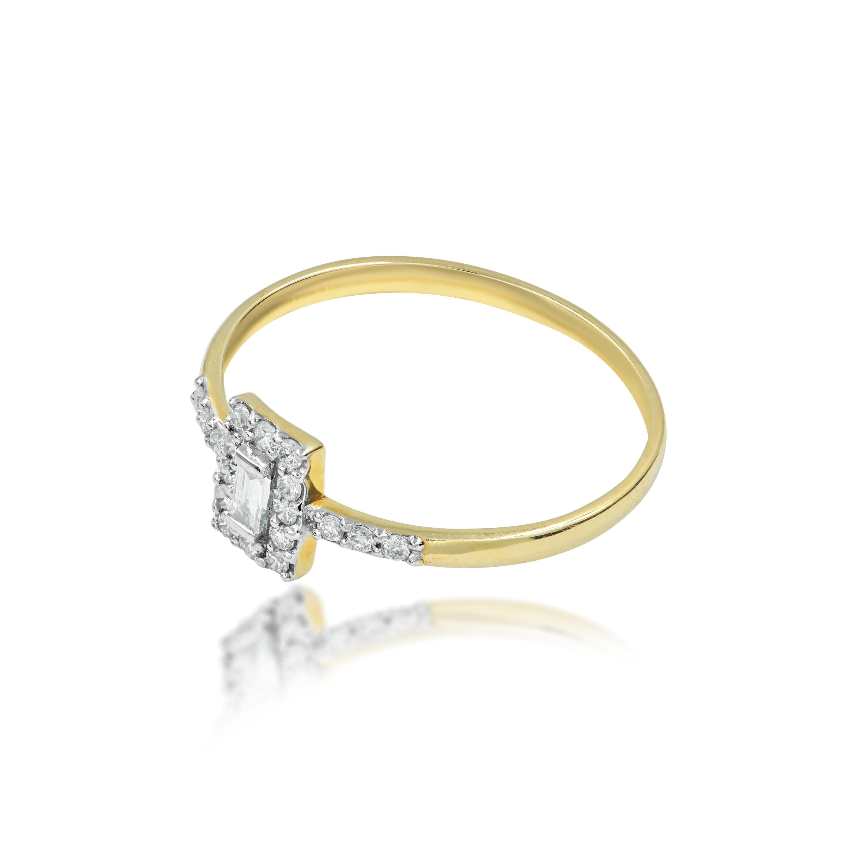 En vente :  Bague de fiançailles en or 14 carats avec diamants taille baguette 5