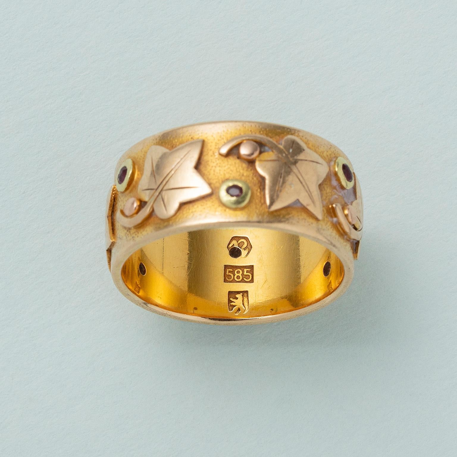 Round Cut 14k Gold Band Ring with Ivy and Ruby For Sale