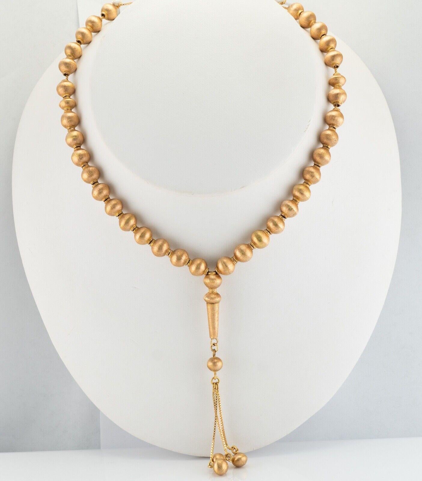 14K Gold Perlen Halskette Gold Perlen Quasten

Diese sehr ungewöhnliche Vintage-Halskette ist fein aus massivem 14-karätigem Gelbgold gefertigt. Die Halskette besteht aus 36 goldenen Perlen und der untere Teil hat 5 weitere Perlen. Die Perlen messen