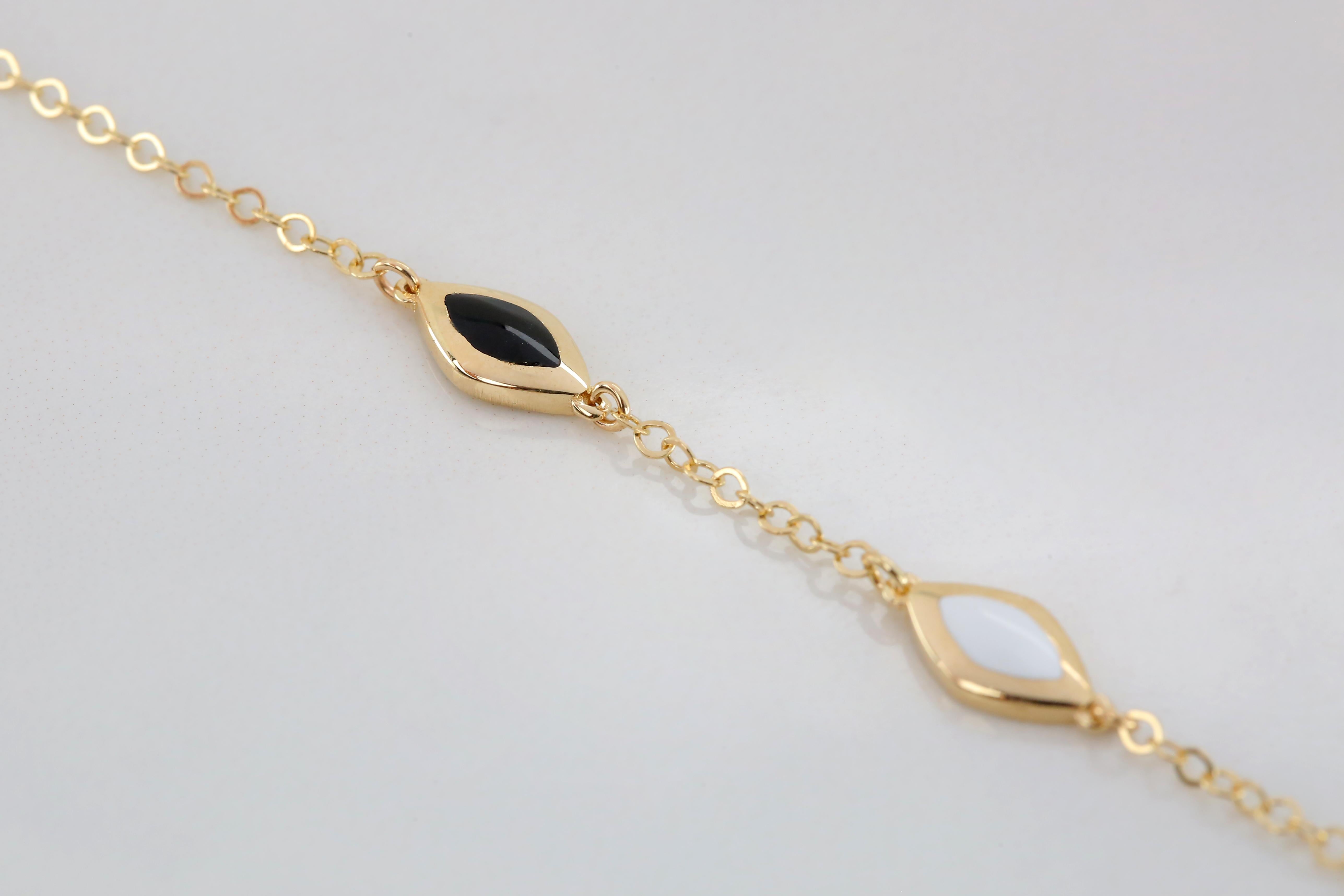 14k Gold Black and White Enameled Oval Shaped Charm Dainty Bracelet In New Condition For Sale In ISTANBUL, TR