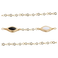 Breloque de forme ovale en or 14 carats émaillé noir et blanc Dainty  Bracelet