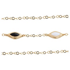 Charm ovale smaltato bianco e nero in oro 14K Dainty Bracciale