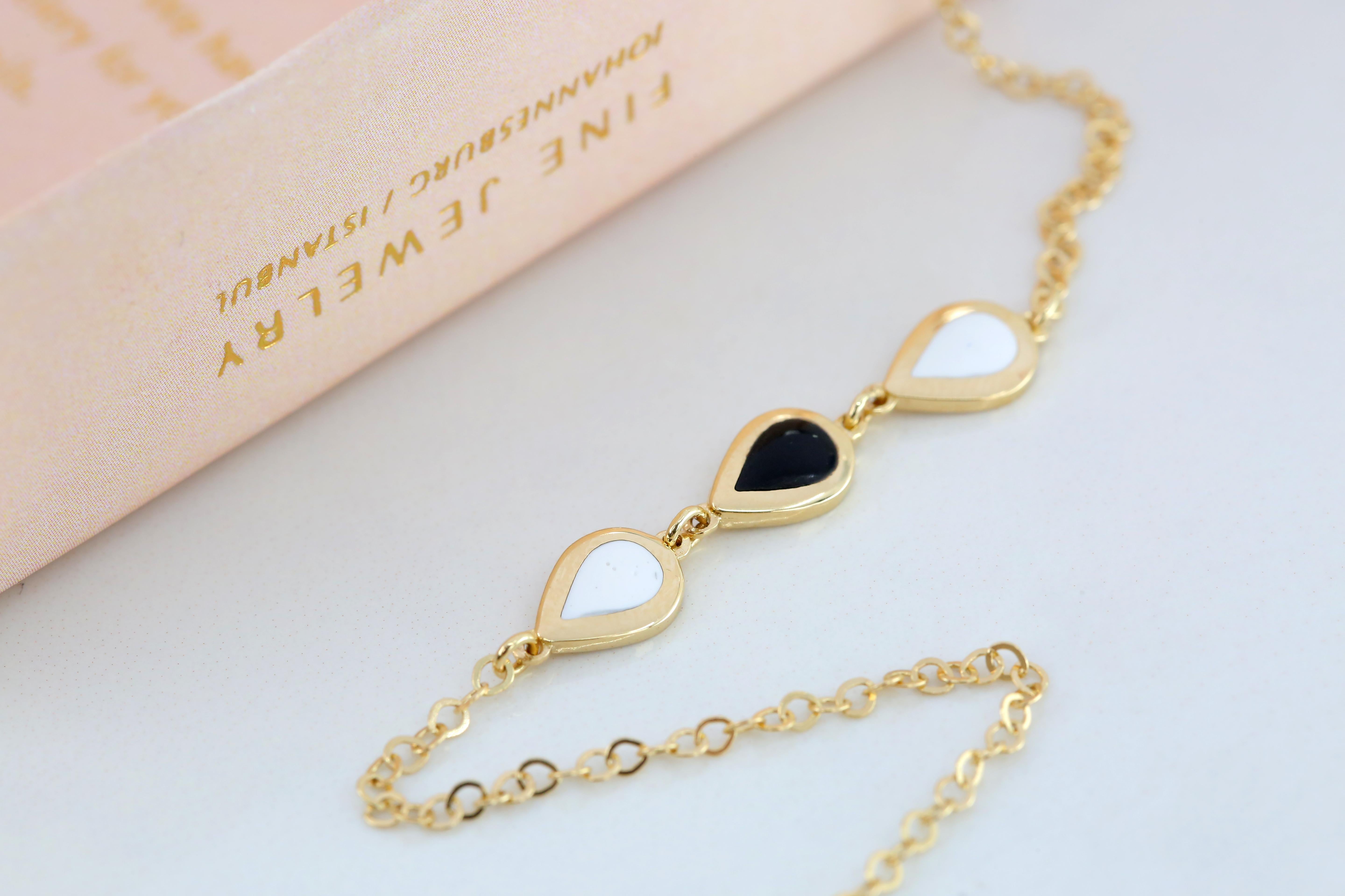 Women's 14K Gold Black and White Enameled Pear Shaped Charm Dainty Bracelet For Sale