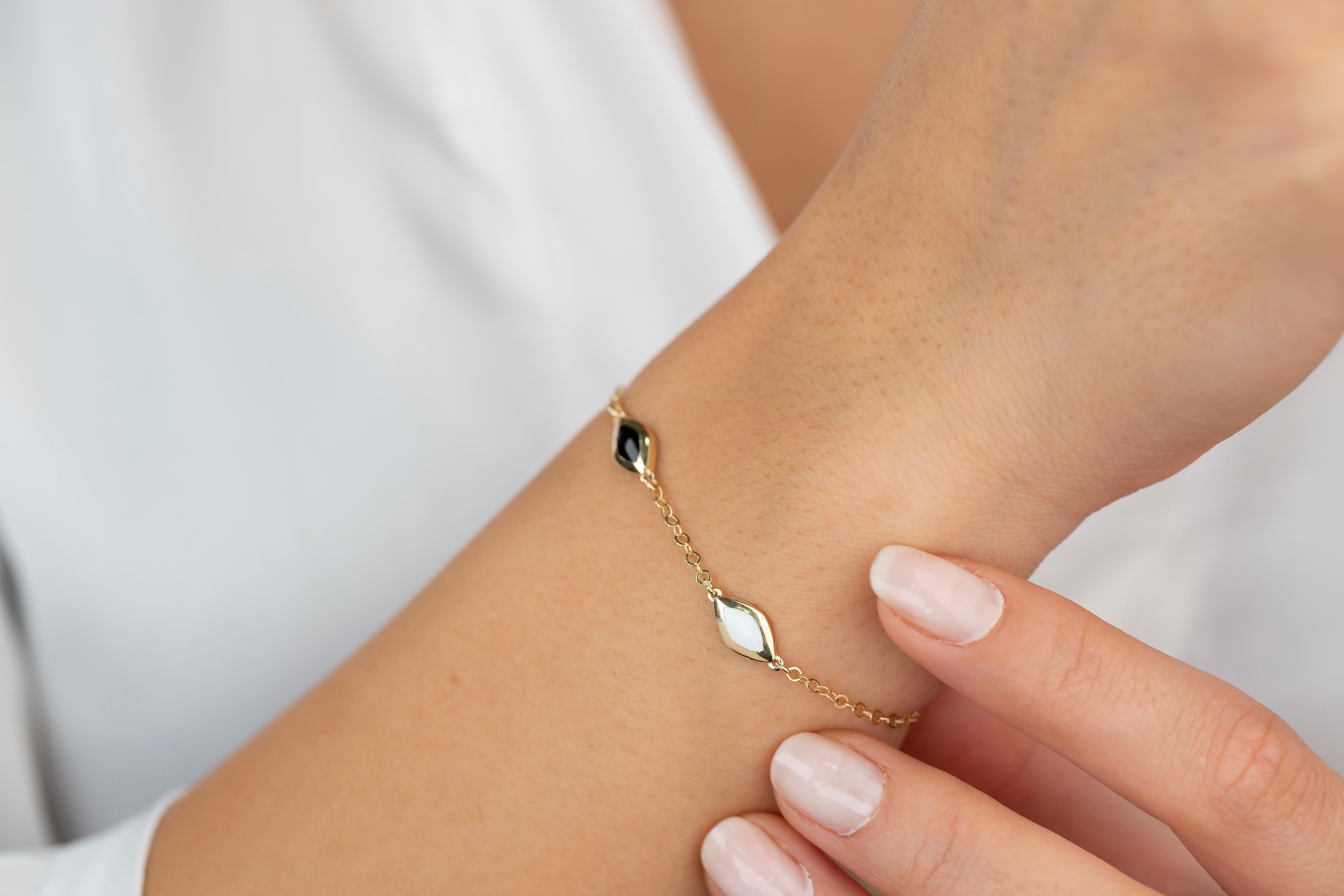 14K Gold Black and White Enameled Rhombus Dainty Bracelet

Made of 14 ct. solid gold.
With hallmark.

Total Weight: 1,64 gr.
Size: 18.5 cm

This piece was made with quality materials and excellent handwork. I guarantee the quality assurance of my