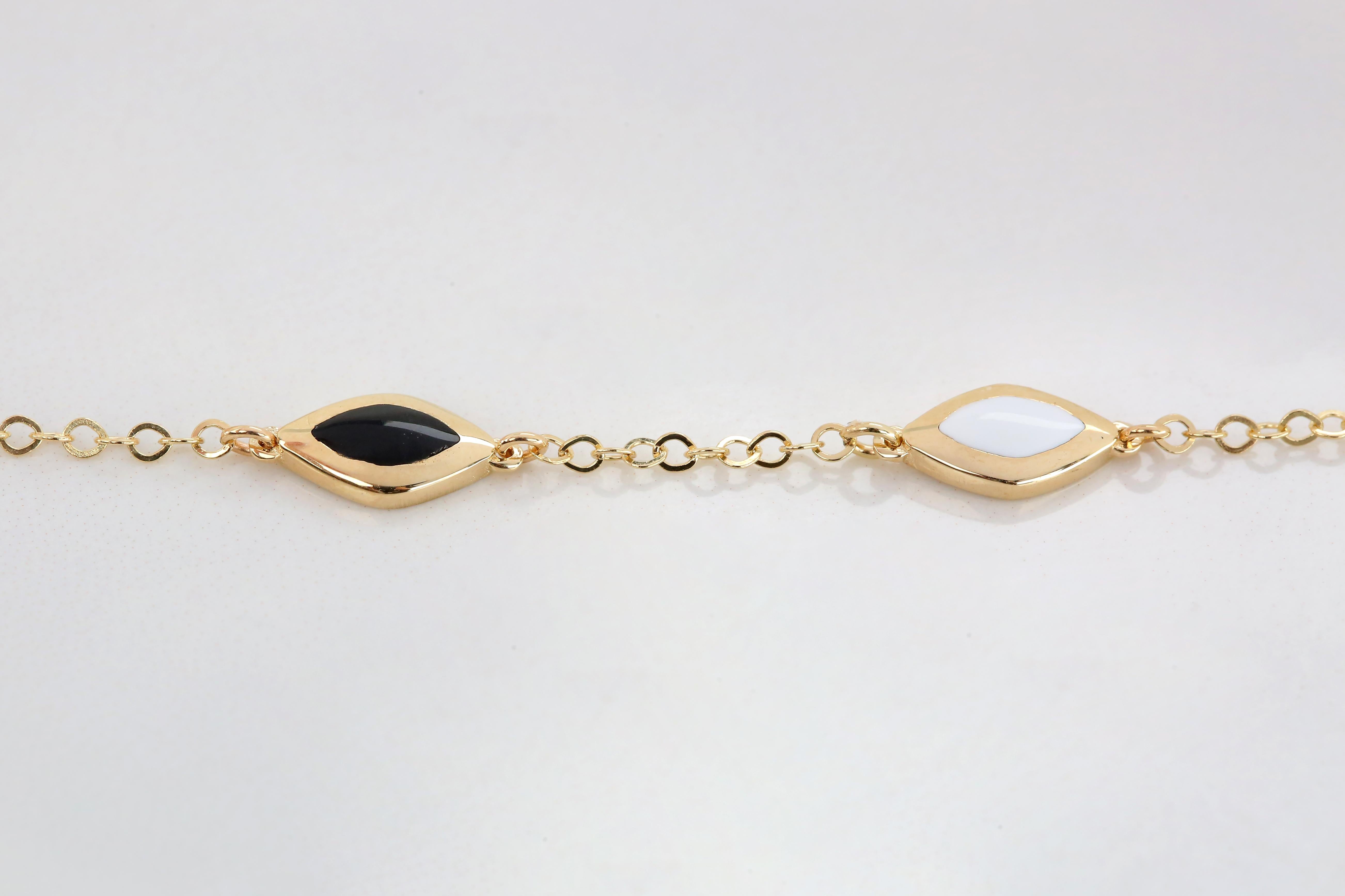 14K Gold Black and White Enameled Rhombus Dainty Bracelet For Sale 1