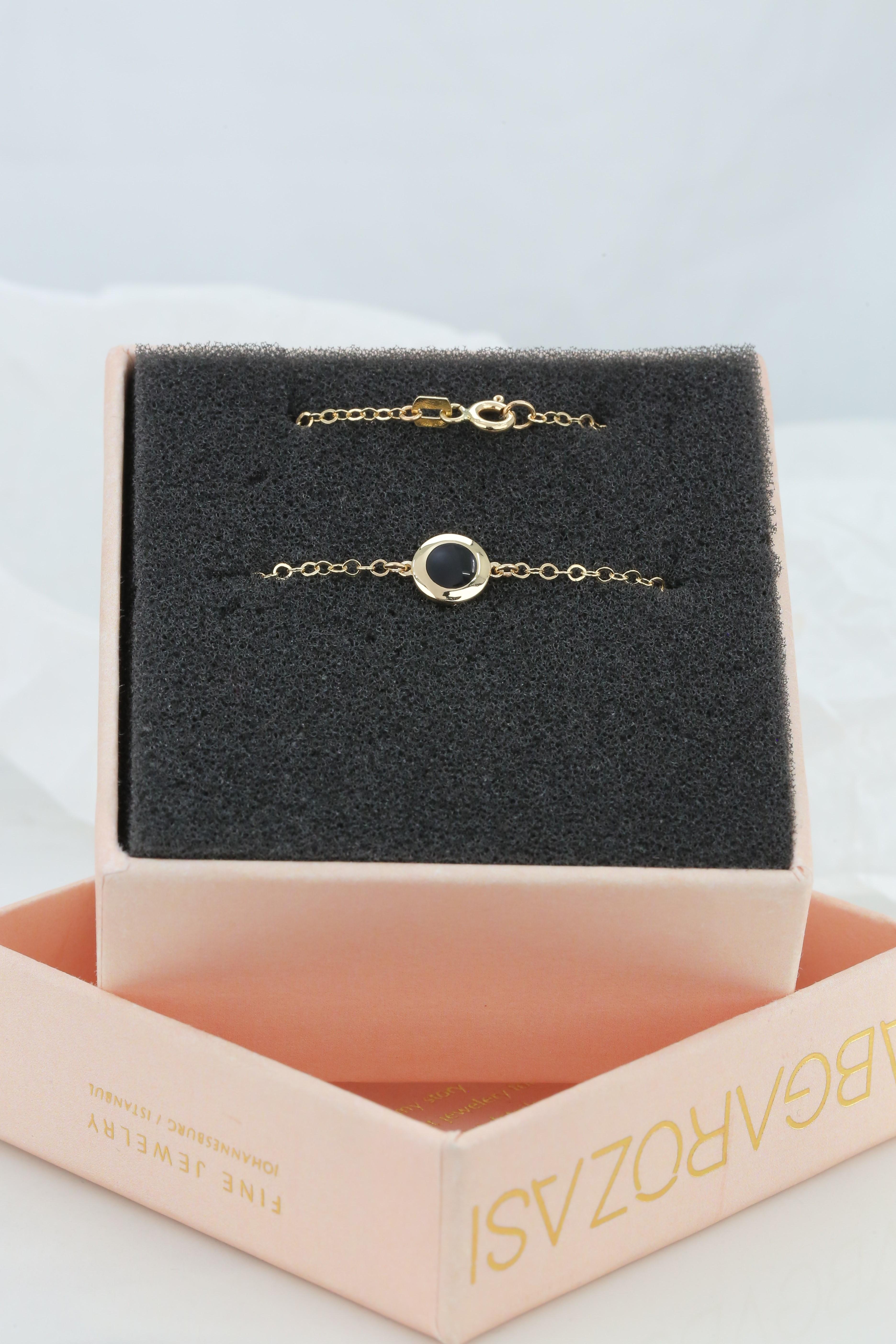 Contemporary 14K Gold Black Enameled Round Shaped Charm Dainty Bracelet For Sale