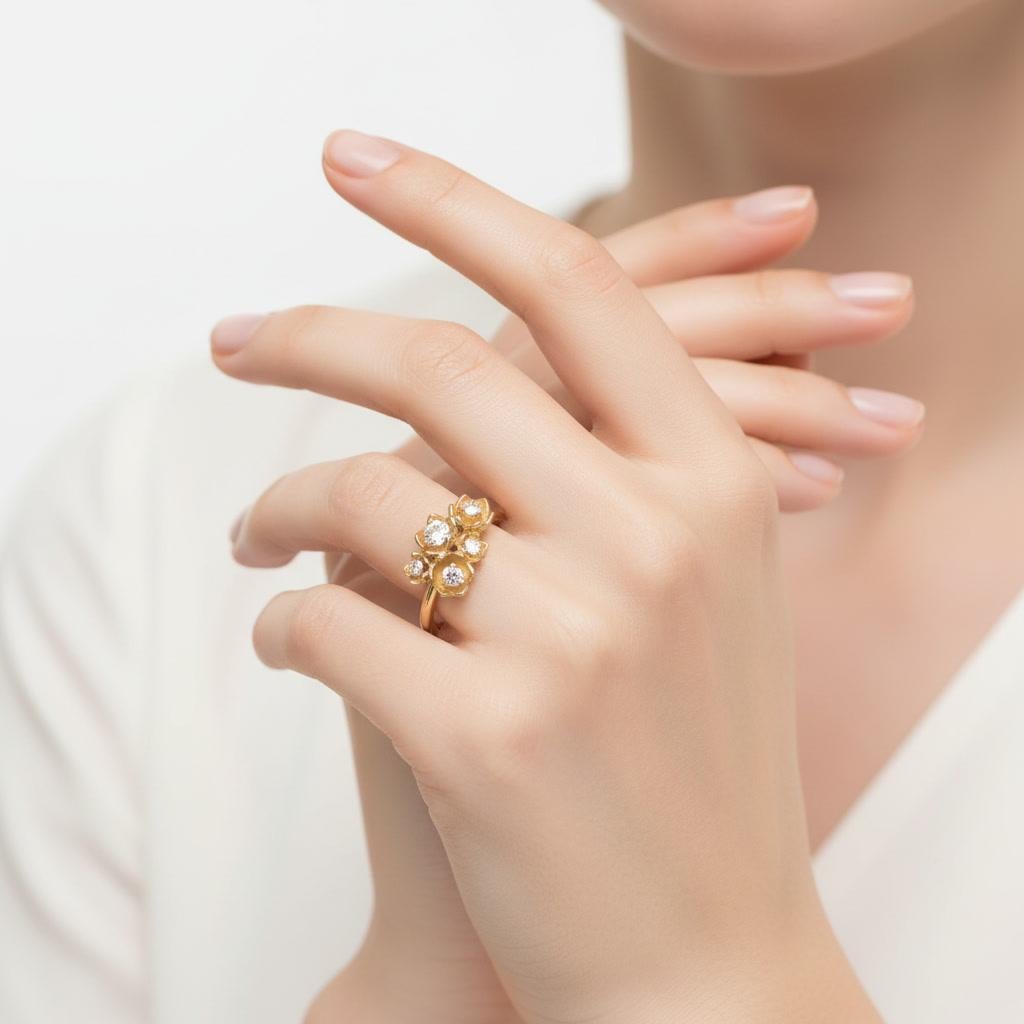 Im Angebot: 14k Gold blossom flower ring. White Flowers ring. () 2
