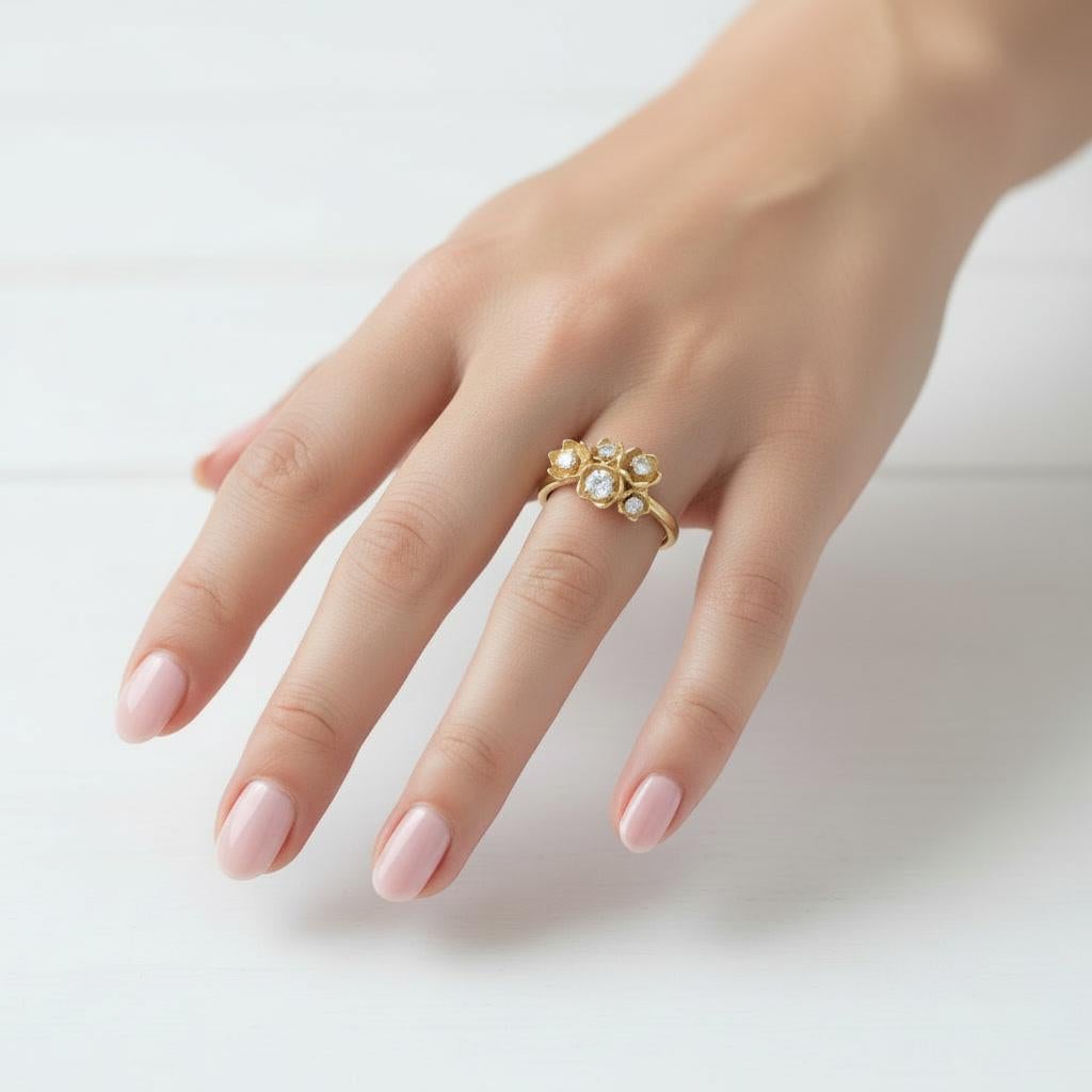 Im Angebot: 14k Gold blossom flower ring. White Flowers ring. () 4