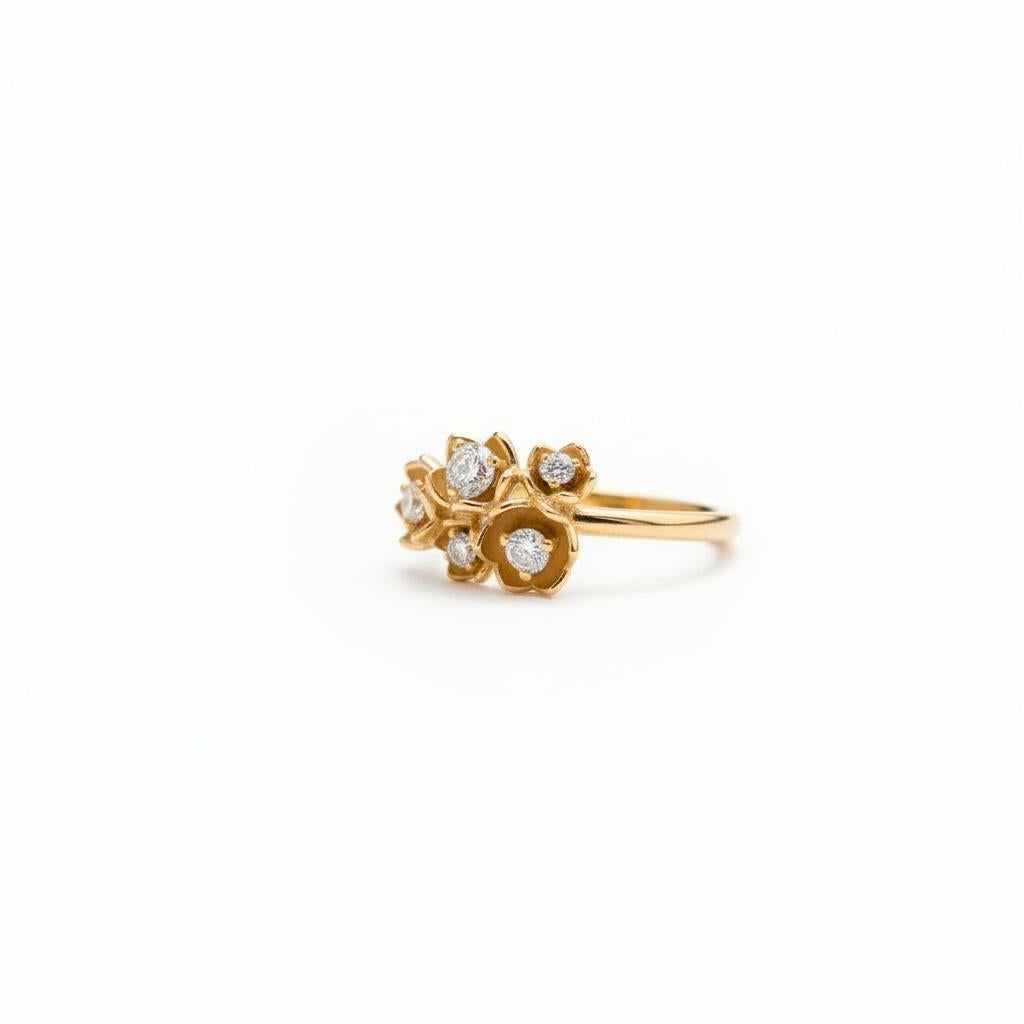 Im Angebot: 14k Gold blossom flower ring. White Flowers ring. () 5