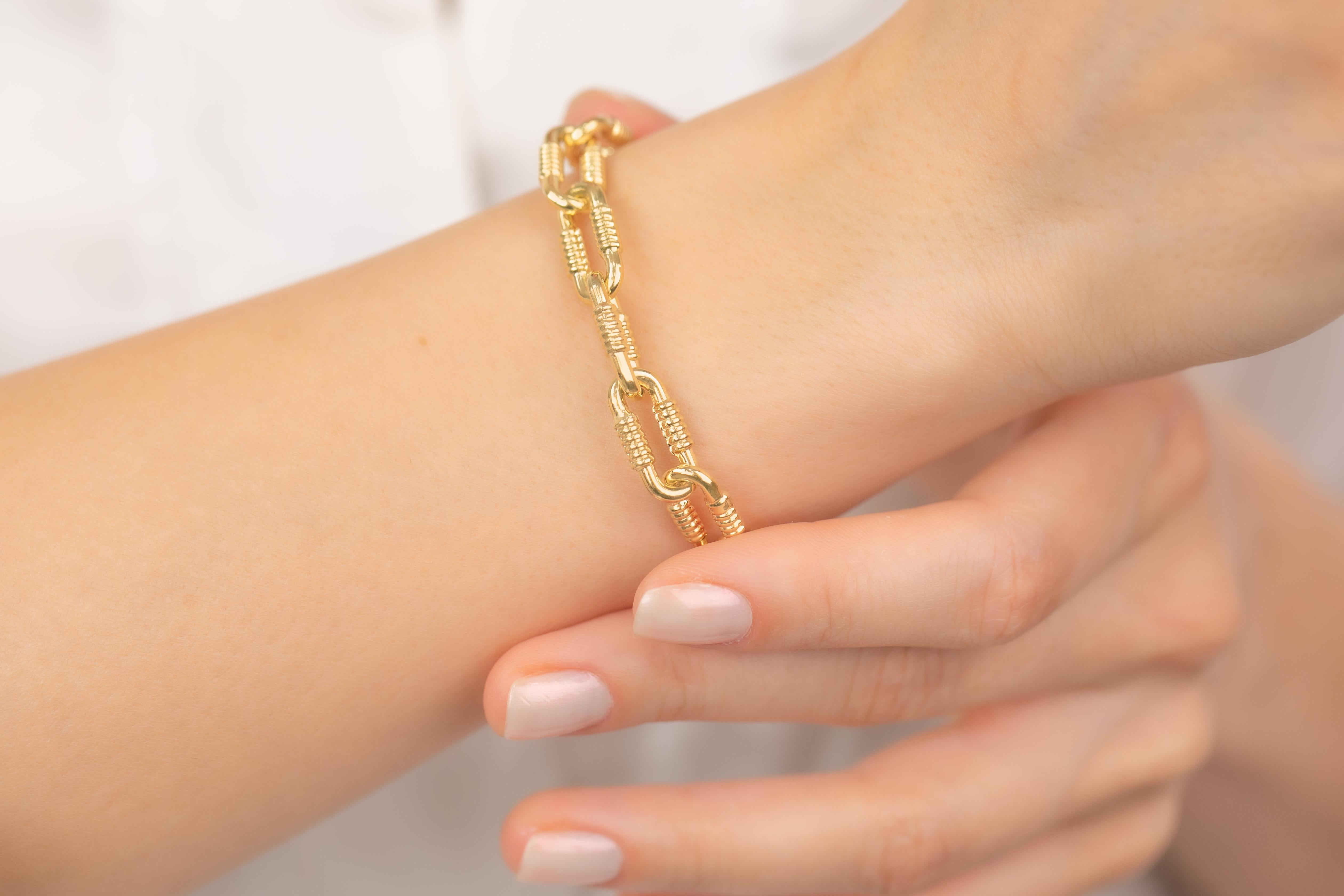 Contemporary 14k Gold Bracelet Patterned Paperclip Chain Model Bracelet For Sale
