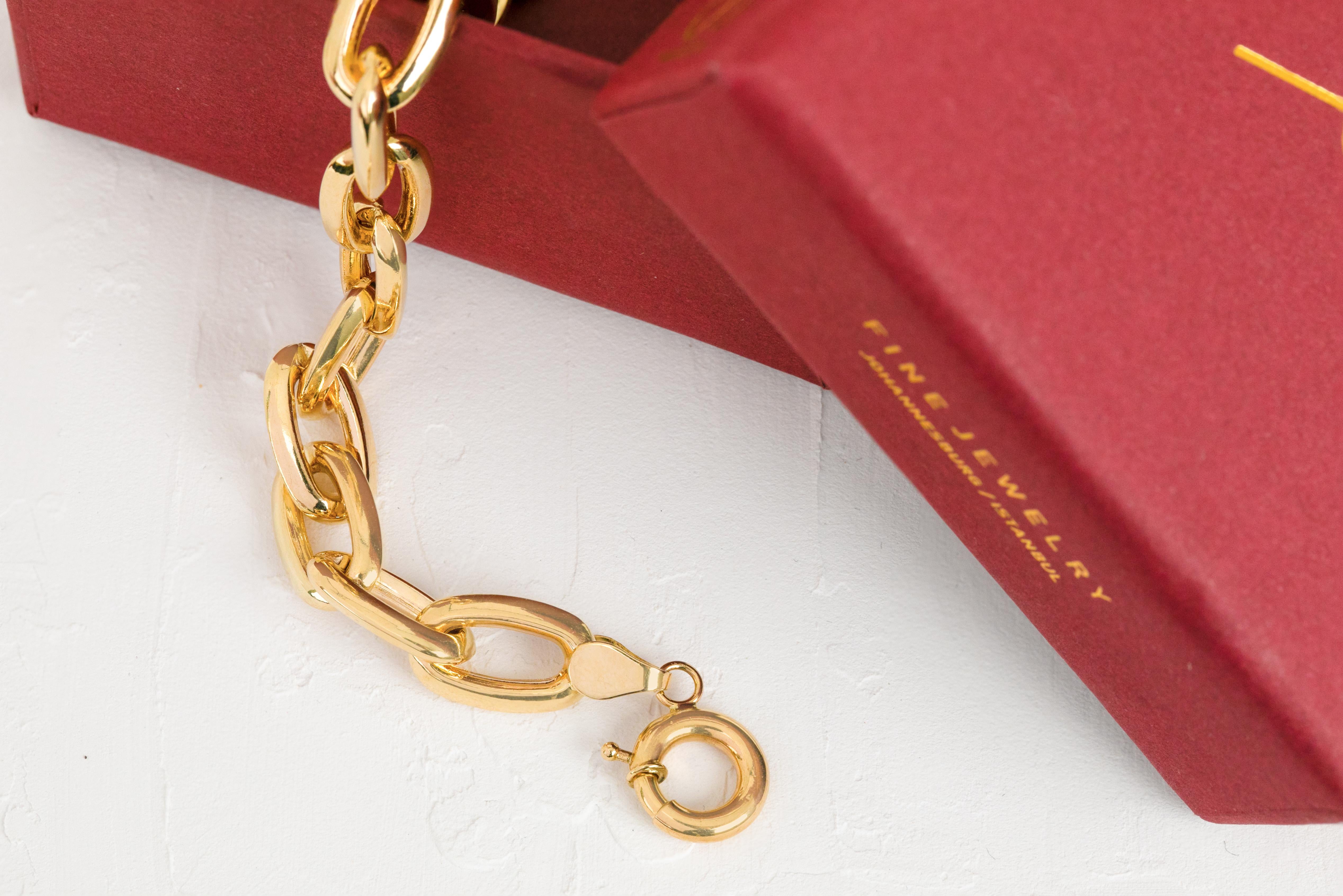 14K Gold Bracelet Ring Paper Clip Chain Model Bracelet

Solid gold.
With hallmark.

Total Weight: 9,72 gr.
Size: 19.50 cm

This piece was made with quality materials and excellent handwork. I guarantee the quality assurance of my handwork and