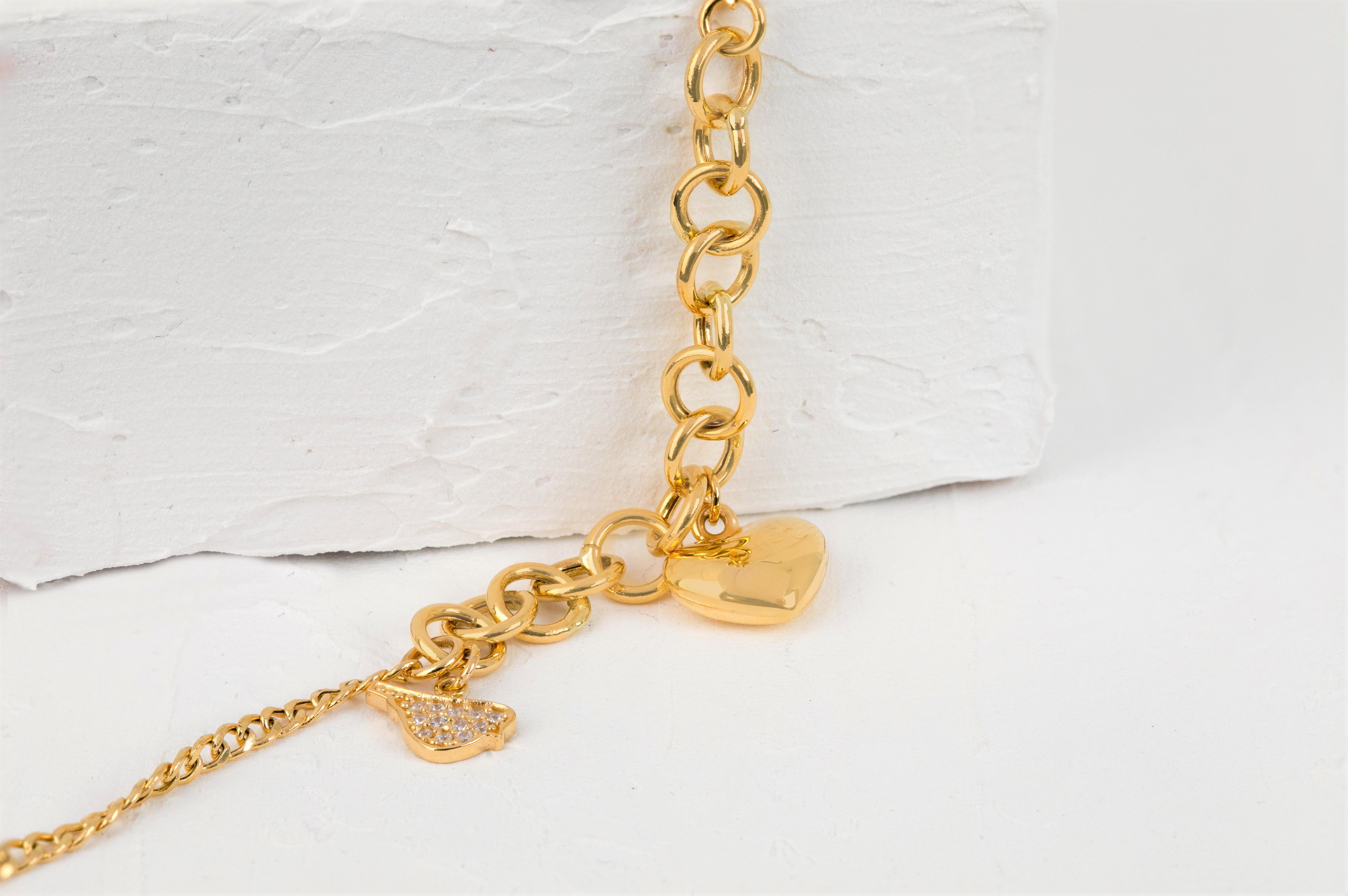 14k Gold Bracelet with Bold Chain, 14k Gold Chain and Heart Sembol Bracelet For Sale 6