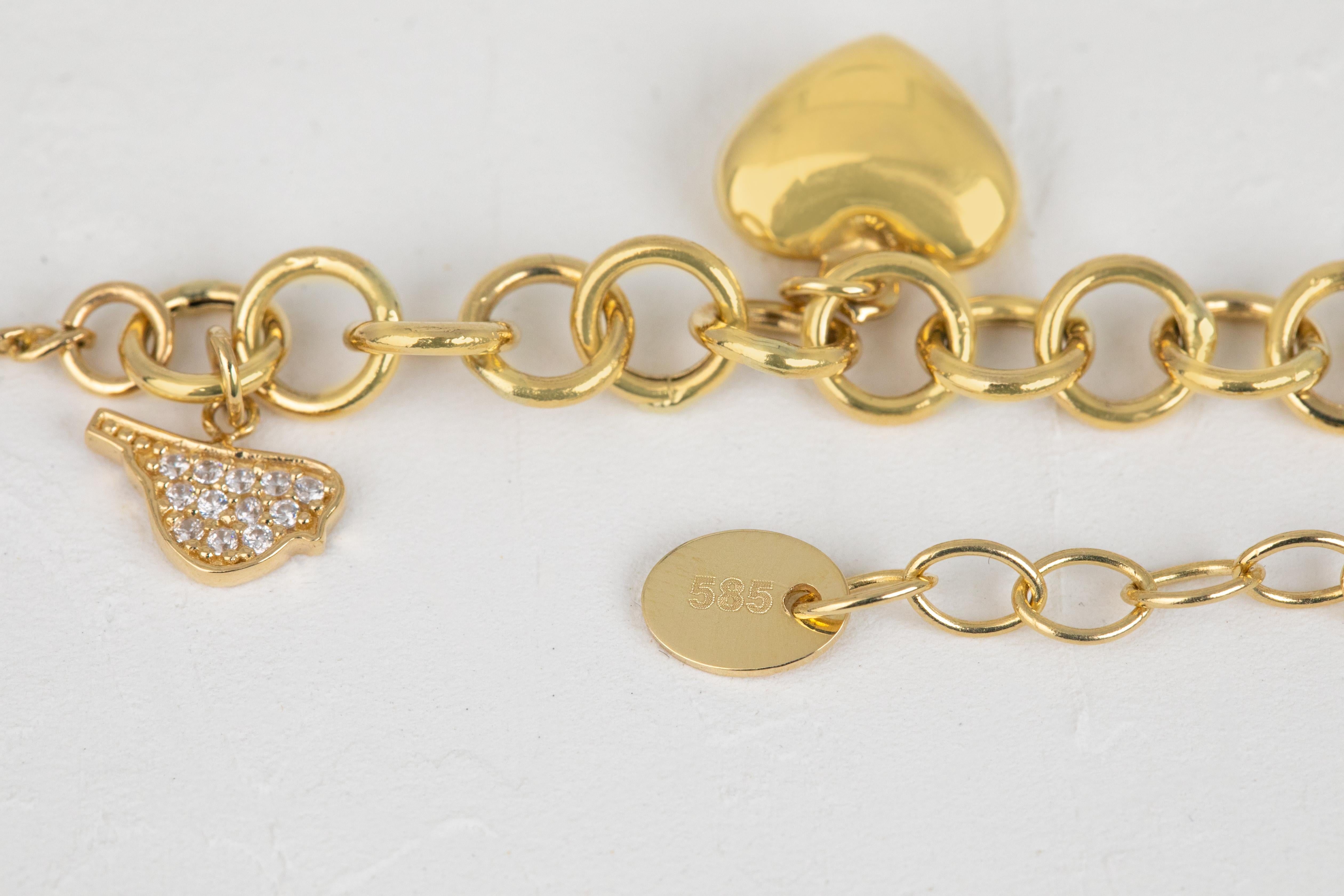 14k Gold Bracelet with Bold Chain, 14k Gold Chain and Heart Sembol Bracelet For Sale 8