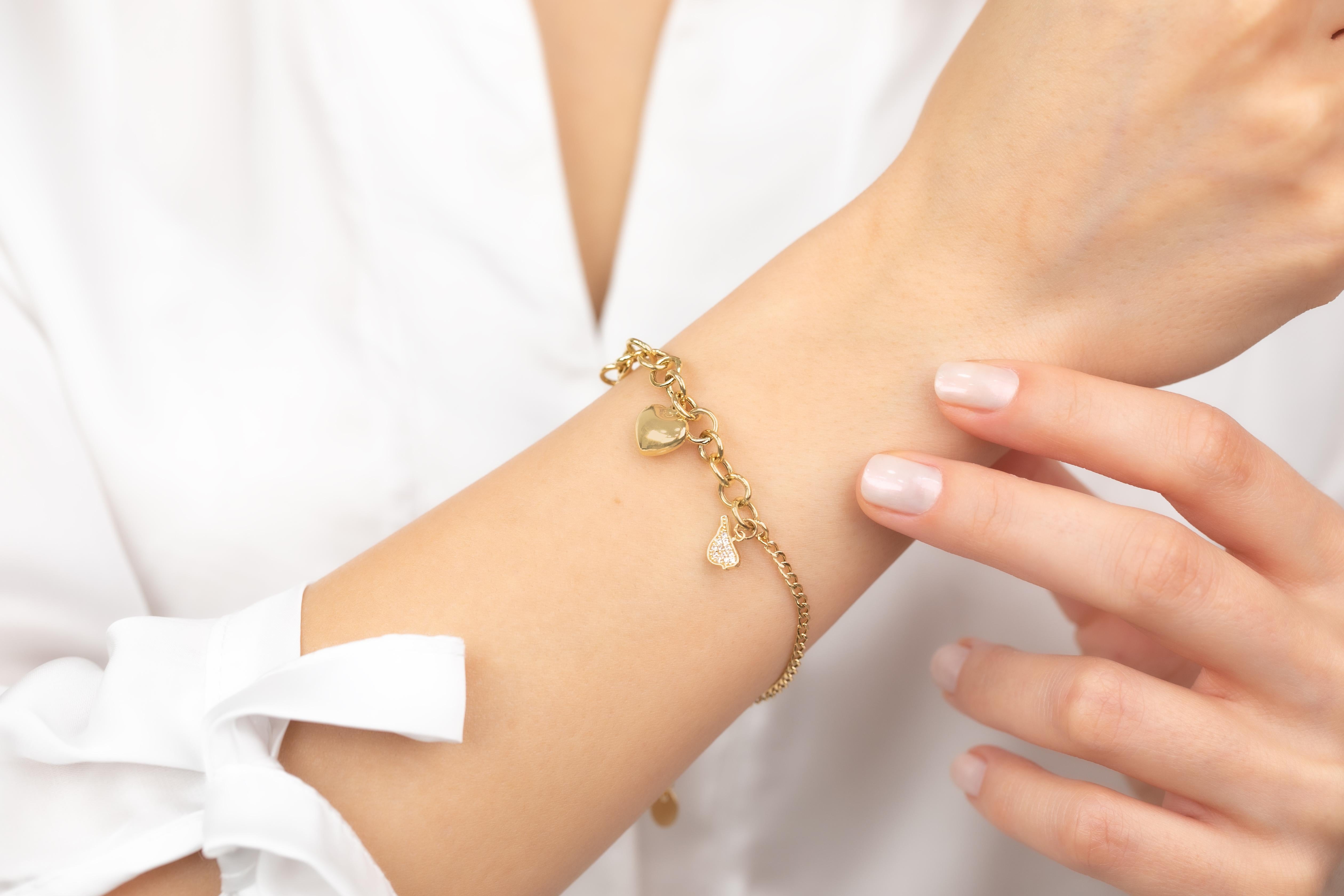 Women's 14k Gold Bracelet with Bold Chain, 14k Gold Chain and Heart Sembol Bracelet For Sale