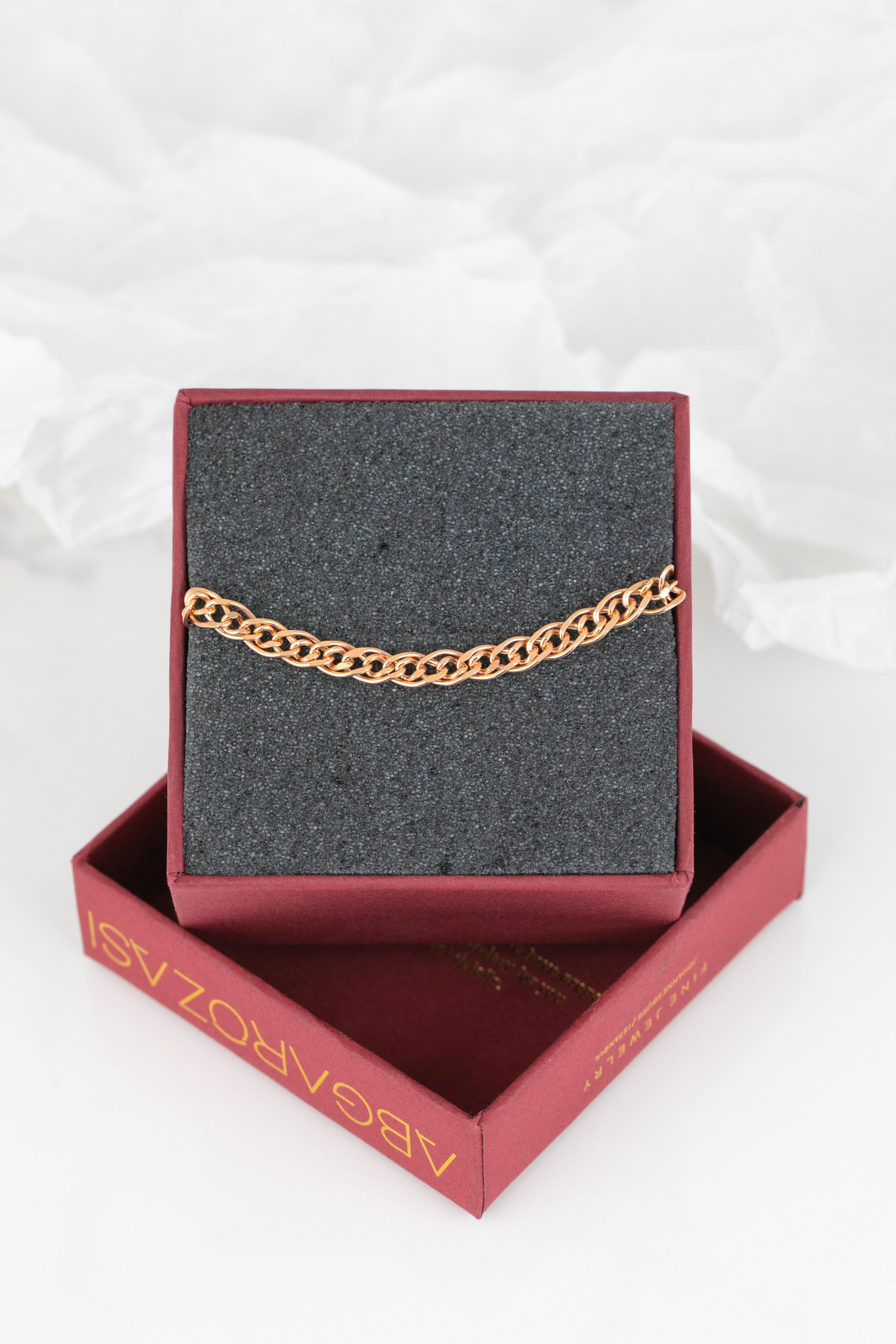 14K Gold Armband mit Bold Chain, 14k Gold Chain Armband, Rectangle Bracelet zartes Armband von Händen aus Kette, um den Stein Formen erstellt. Gute Ideen für zierliche Armbänder oder stapelbare Armbänder als Geschenk für sie.

Dieses Armband wurde