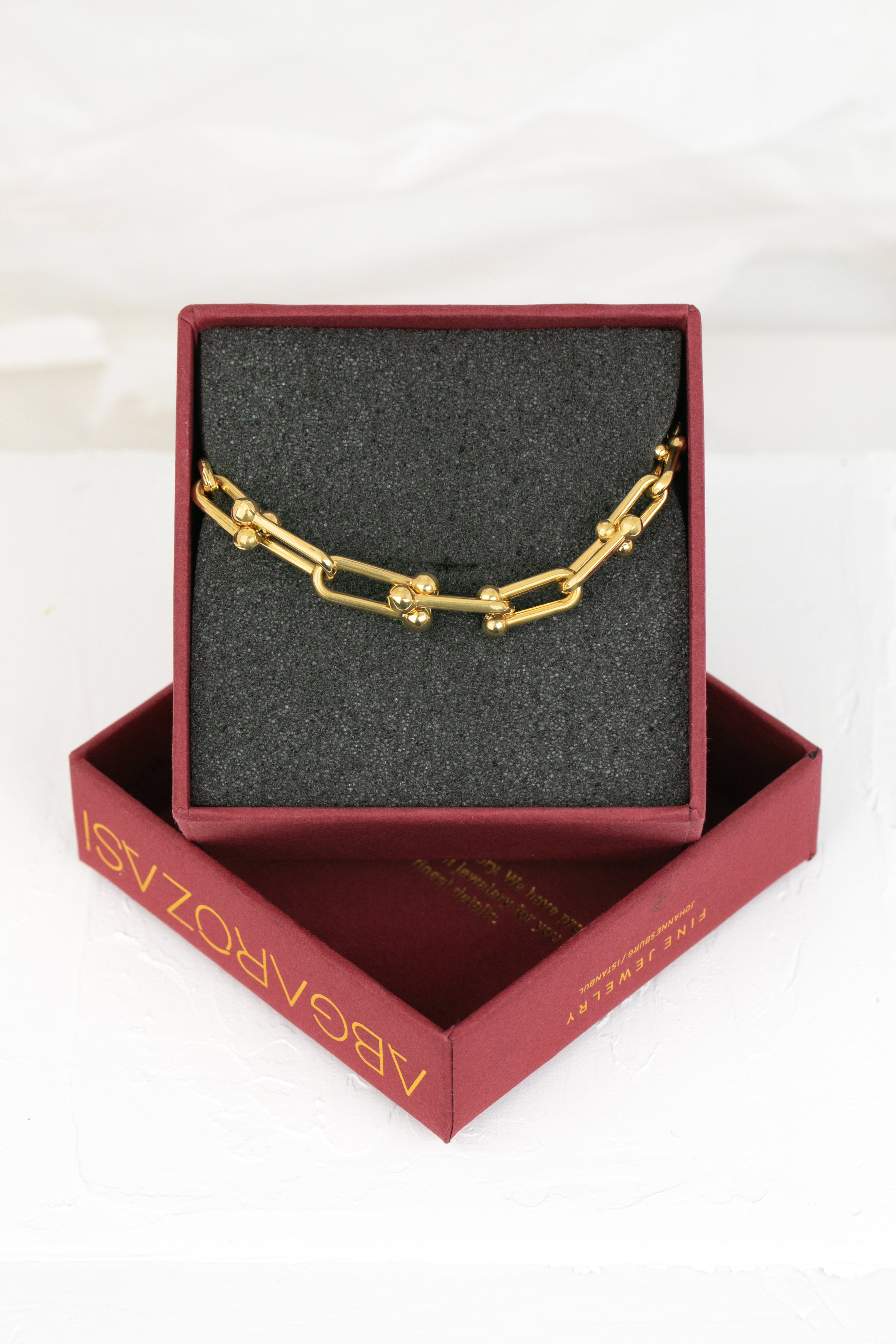 14K Gold Bracelet with Bold Chain, 14K Gold Chain Bracelet, Rectangle Bracelet delicate bracelet created by hands from chain to the stone shapes. Good ideas of dainty bracelet or stackable bracelet gift for her.

This bracelet was made with quality