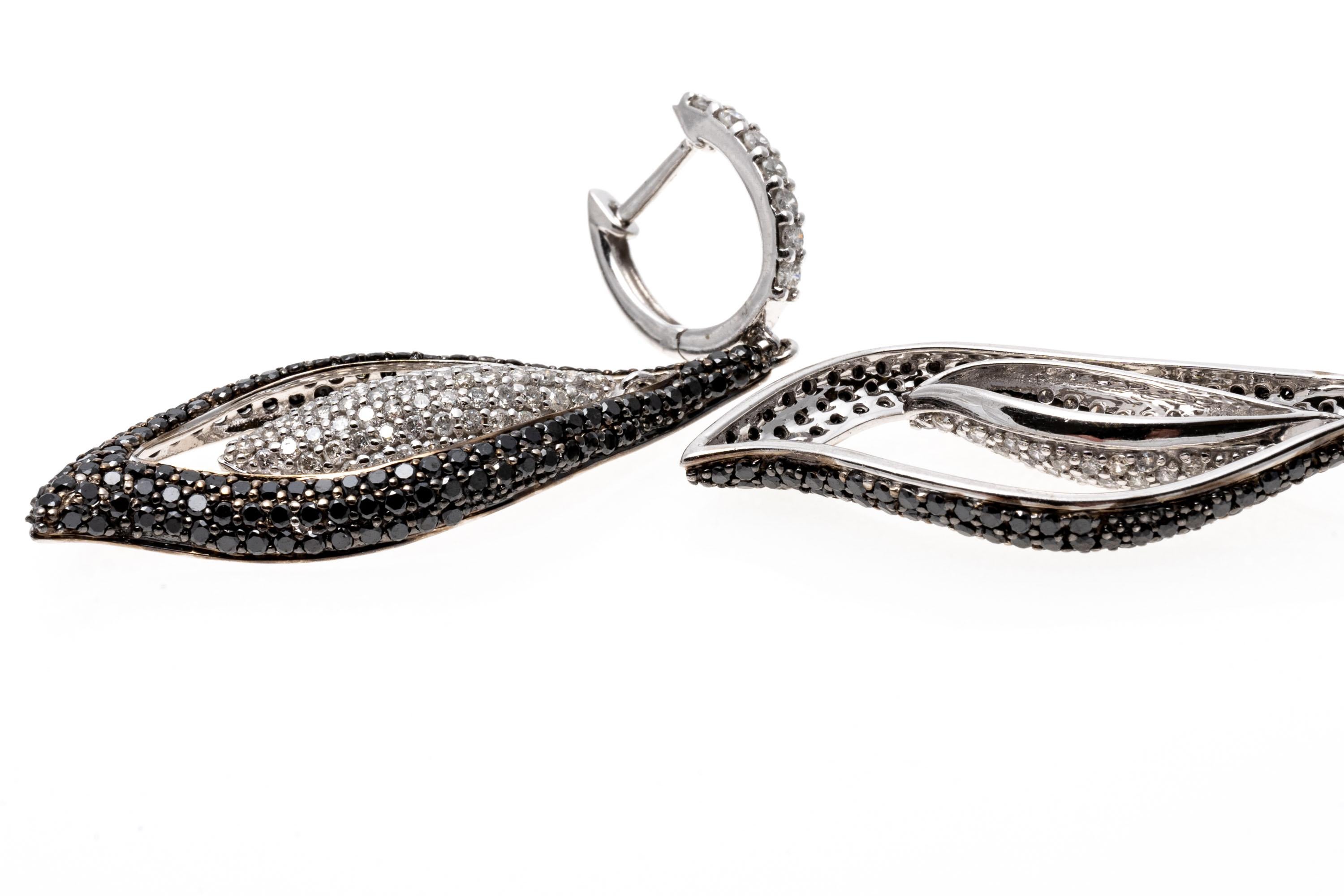Boucles d'oreilles feuille en or 14K, diamant noir et blanc brillant, App. 2,90 TCW en vente 1