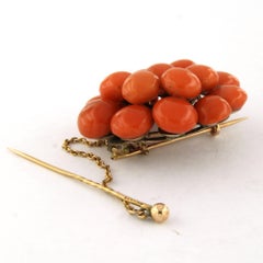 14k gold brooch set with coral – diameter 3.6 cm wide – 13.8 grams