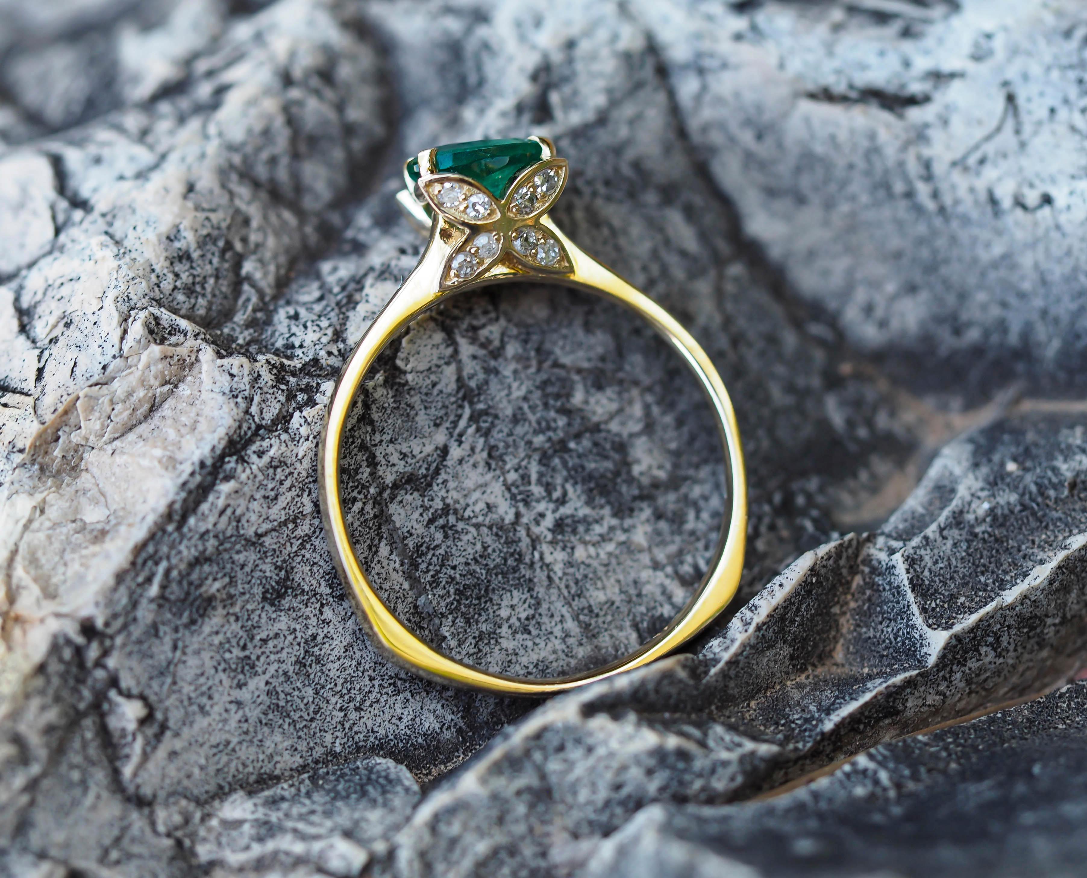 14k Gold Butterfly Ring with Emerald and Diamonds 4