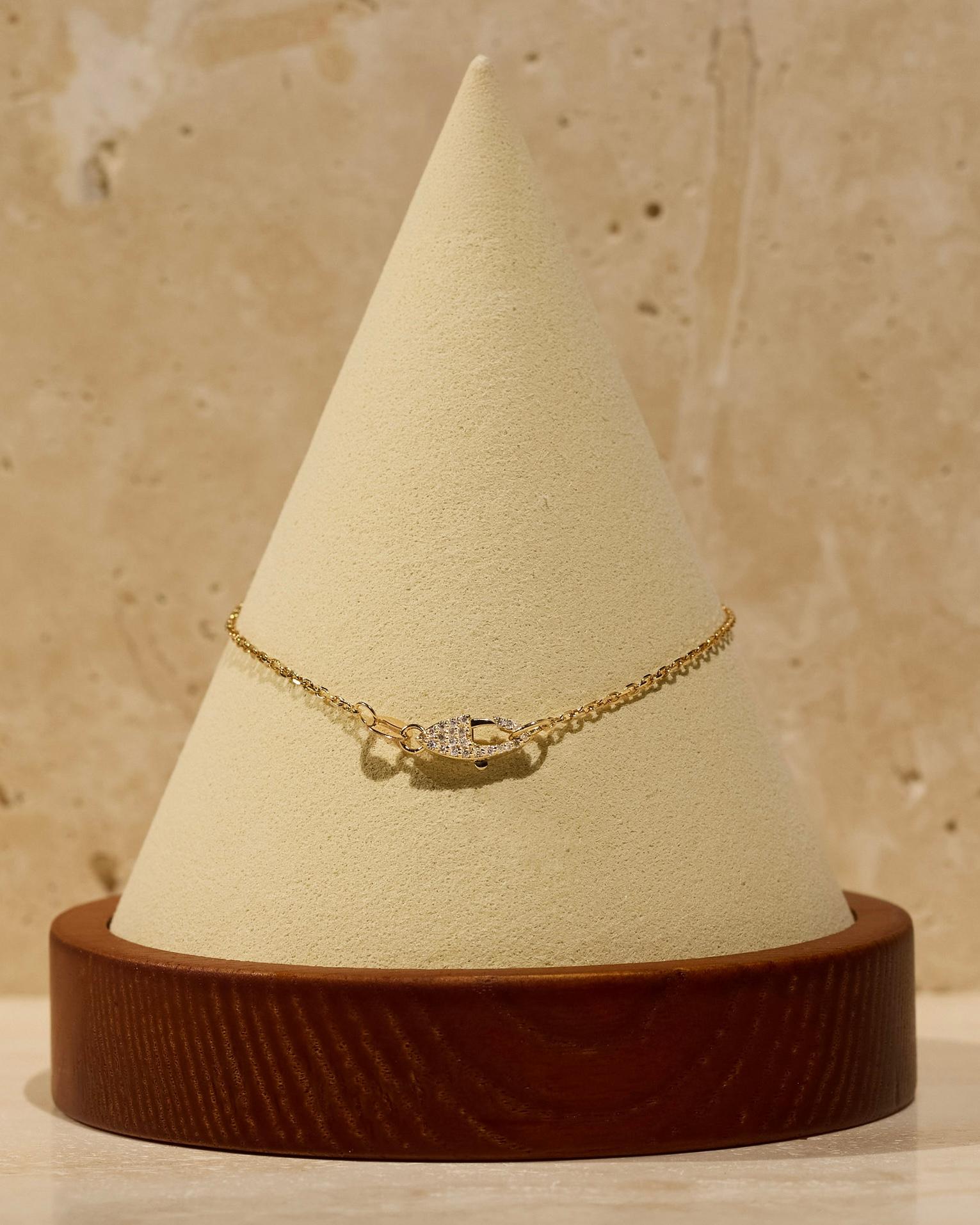 Moderno Bracciale a catena con cavo in oro 14k e chiusura personalizzata con diamanti su entrambi i lati in vendita