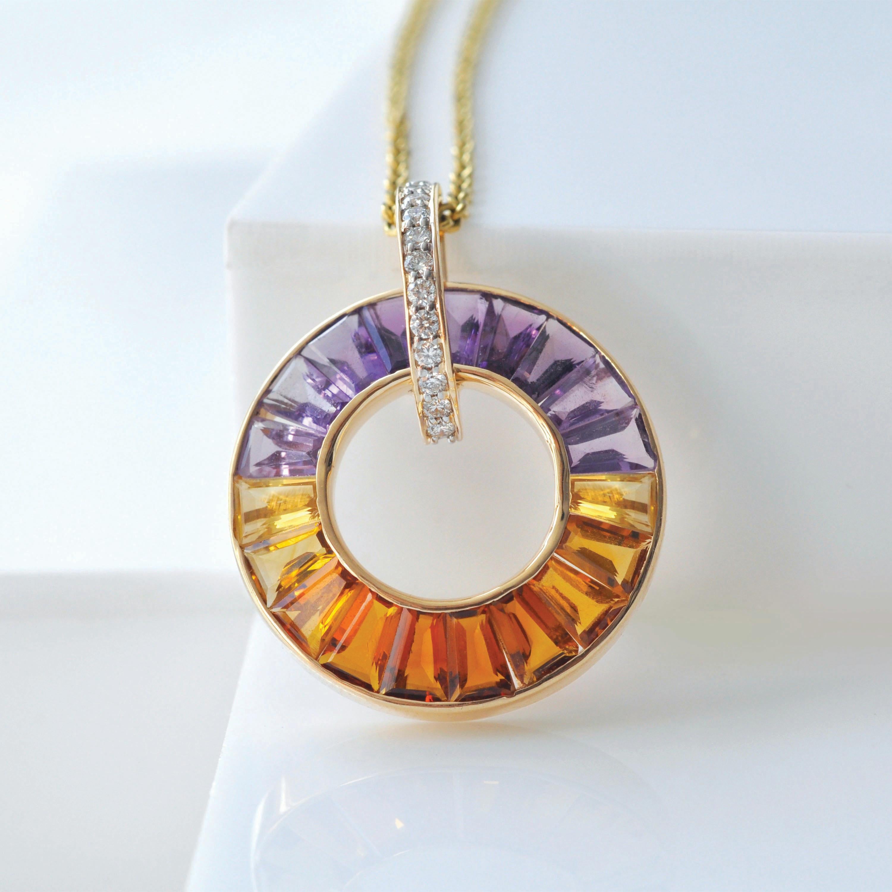 Collana con ciondolo in oro 14K con gemme ametrine taglio baguette e incastro a canale in vendita 4