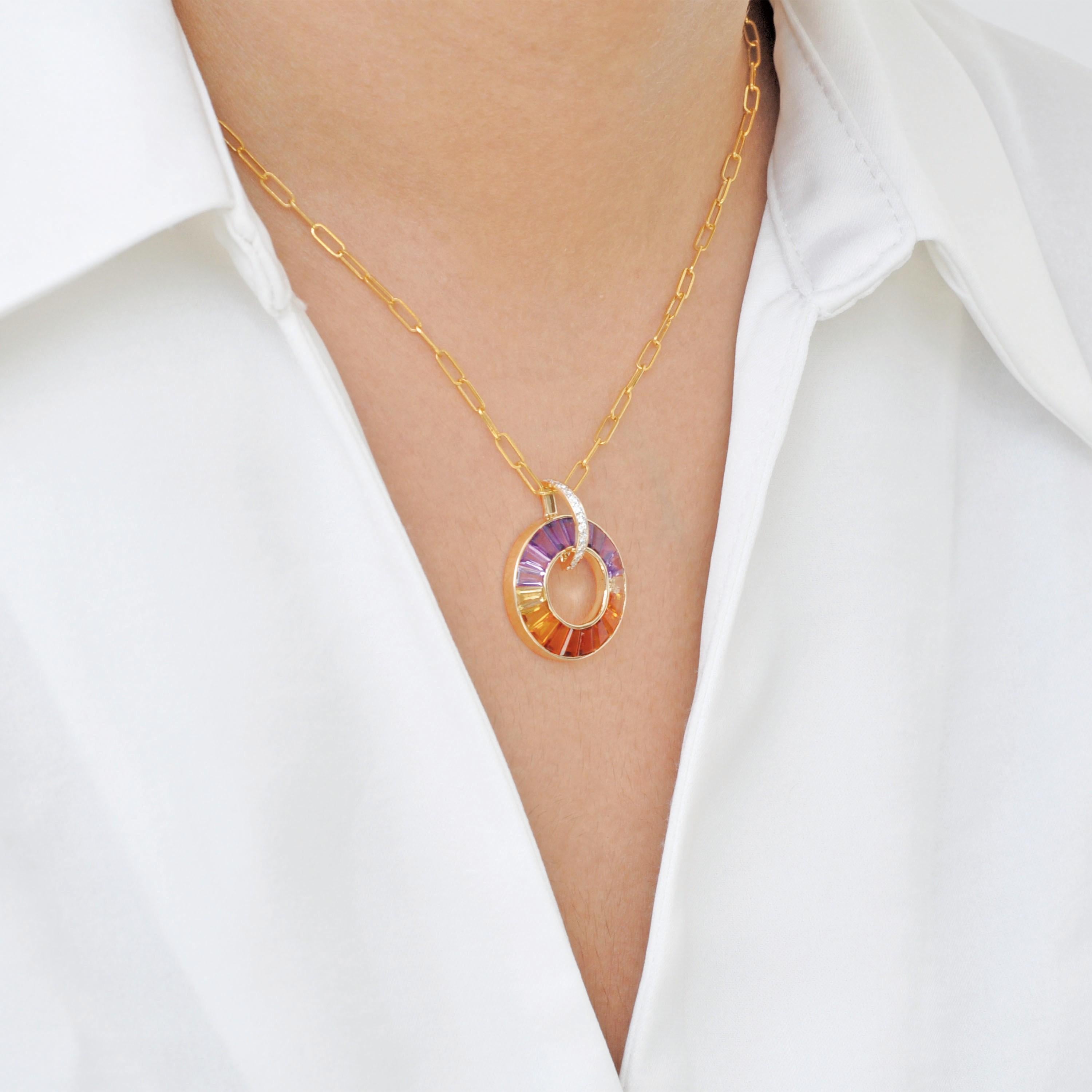 Collana con ciondolo in oro 14K con gemme ametrine taglio baguette e incastro a canale in vendita 6