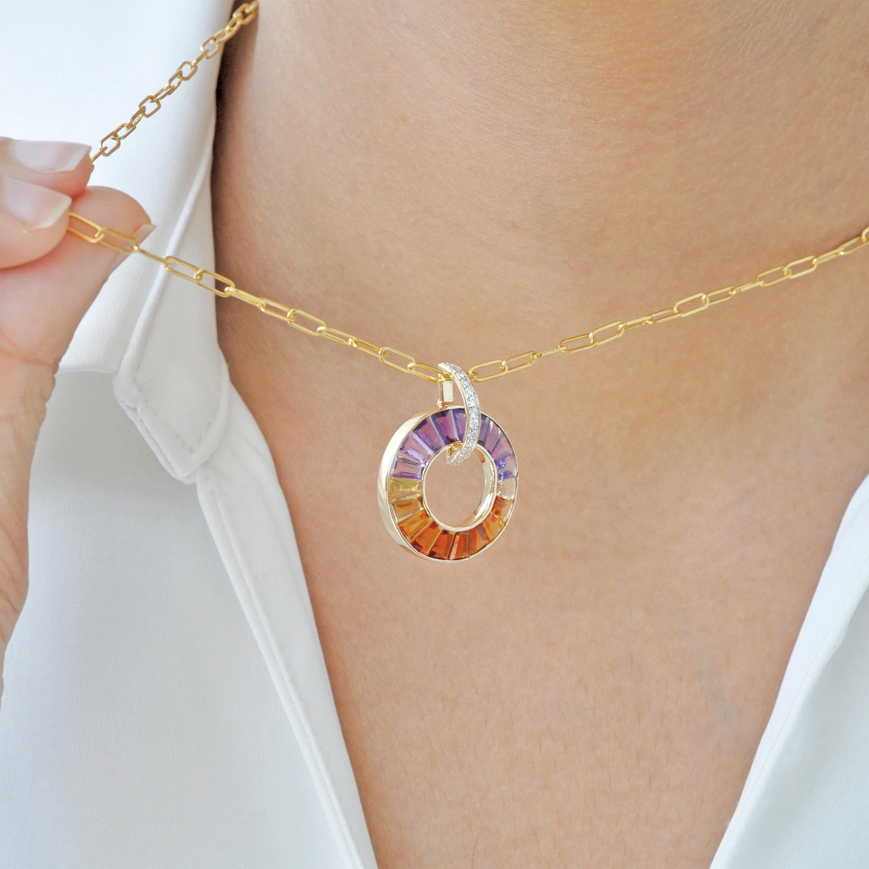 Collana con ciondolo in oro 14K con gemme ametrine taglio baguette e incastro a canale in vendita 8
