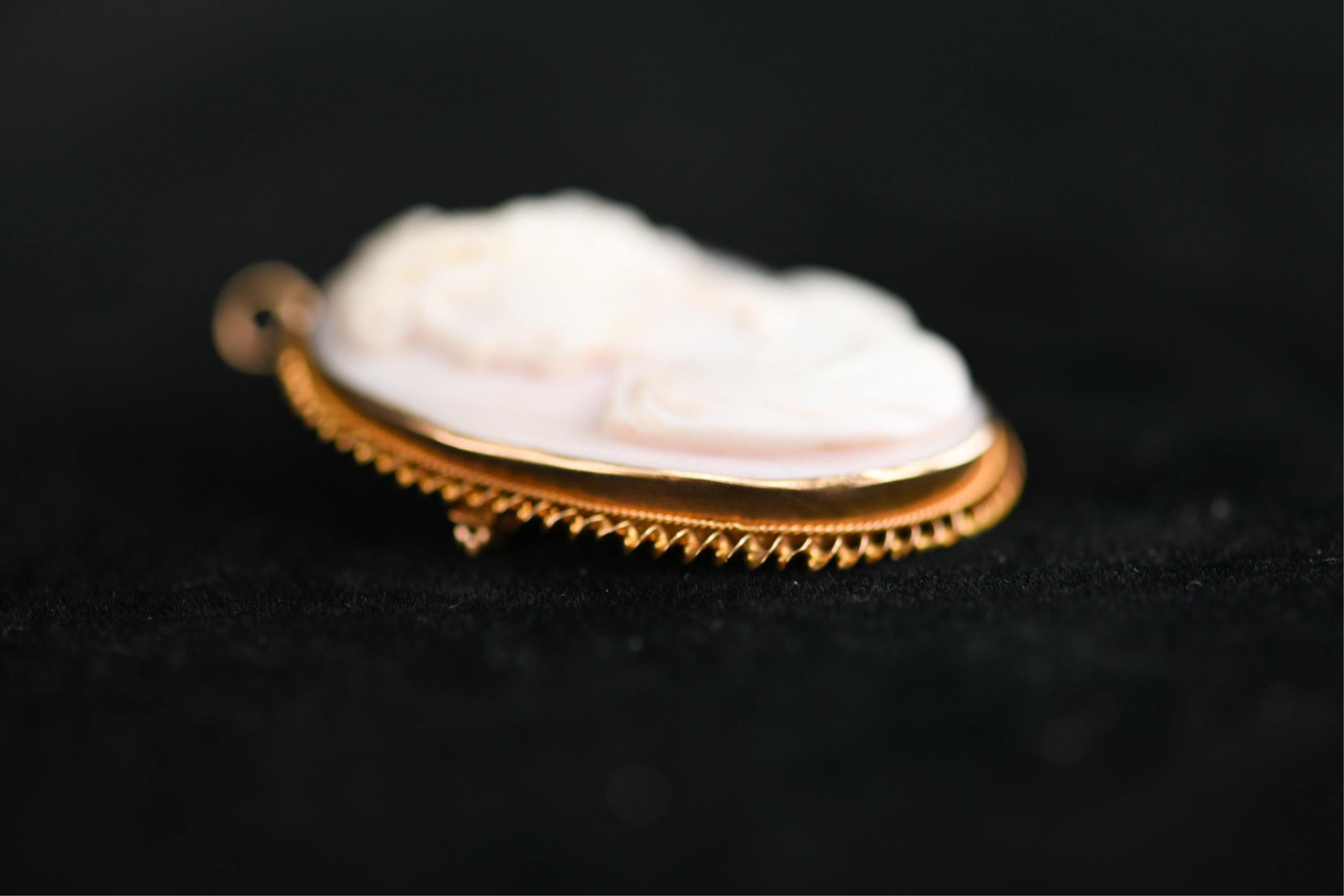 14-Karat Gold Cameo Pendant In Good Condition For Sale In Norwalk, CT