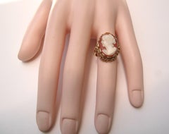 14 Karat Gold Cameo Ring