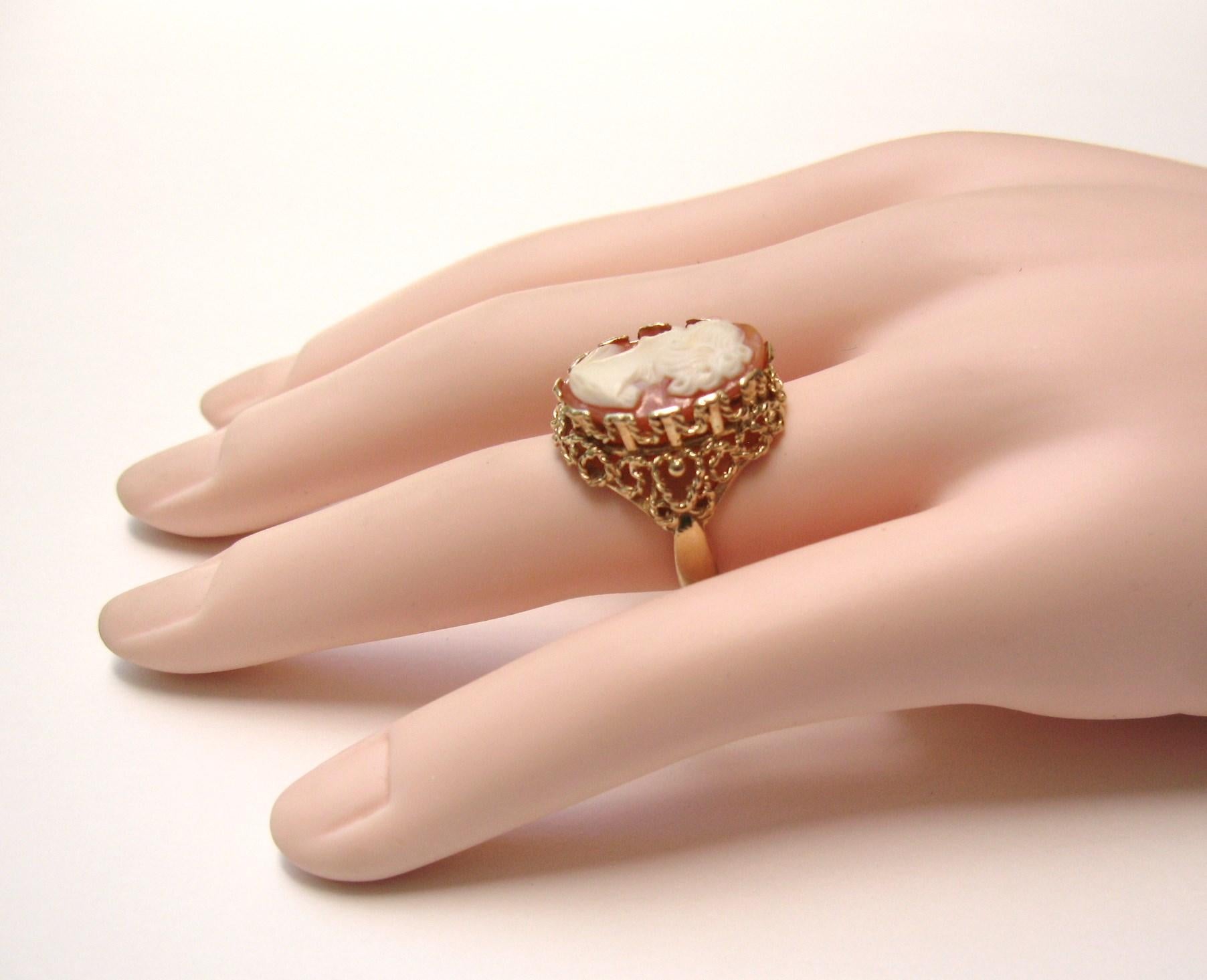 14 Karat Gold Cameo Ring In Good Condition For Sale In Wallkill, NY