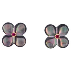 14k gold carved black mother of pearl flower earrings studs. 
