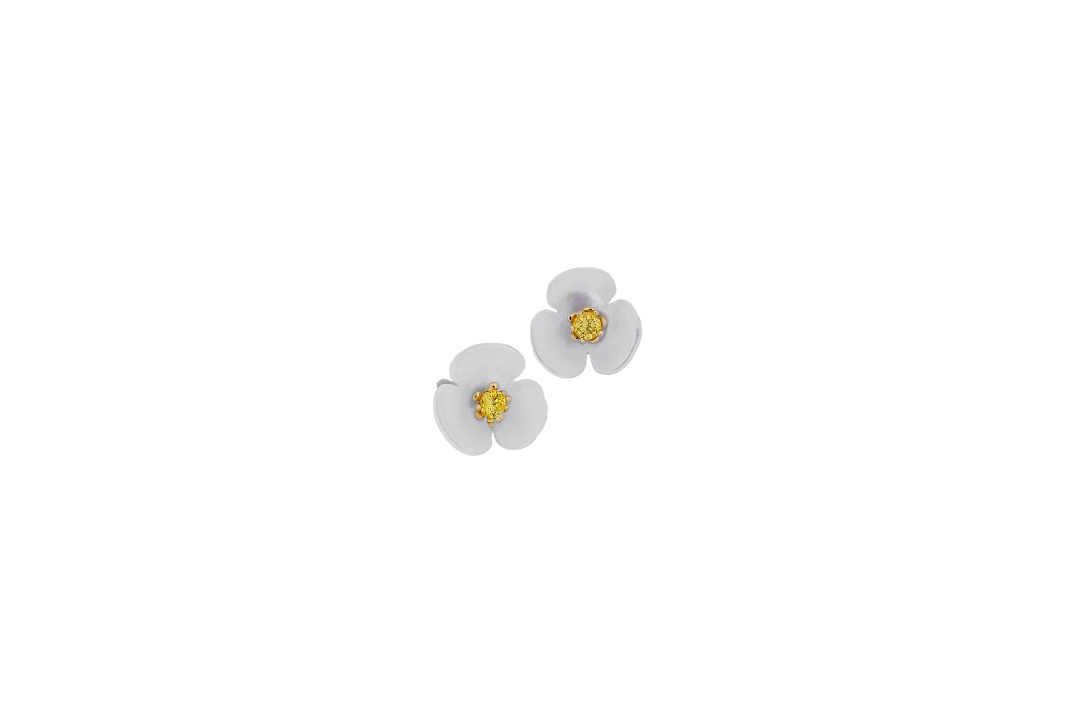 Moderne Boucles d'oreilles fleurs sculptées en or 14k. en vente