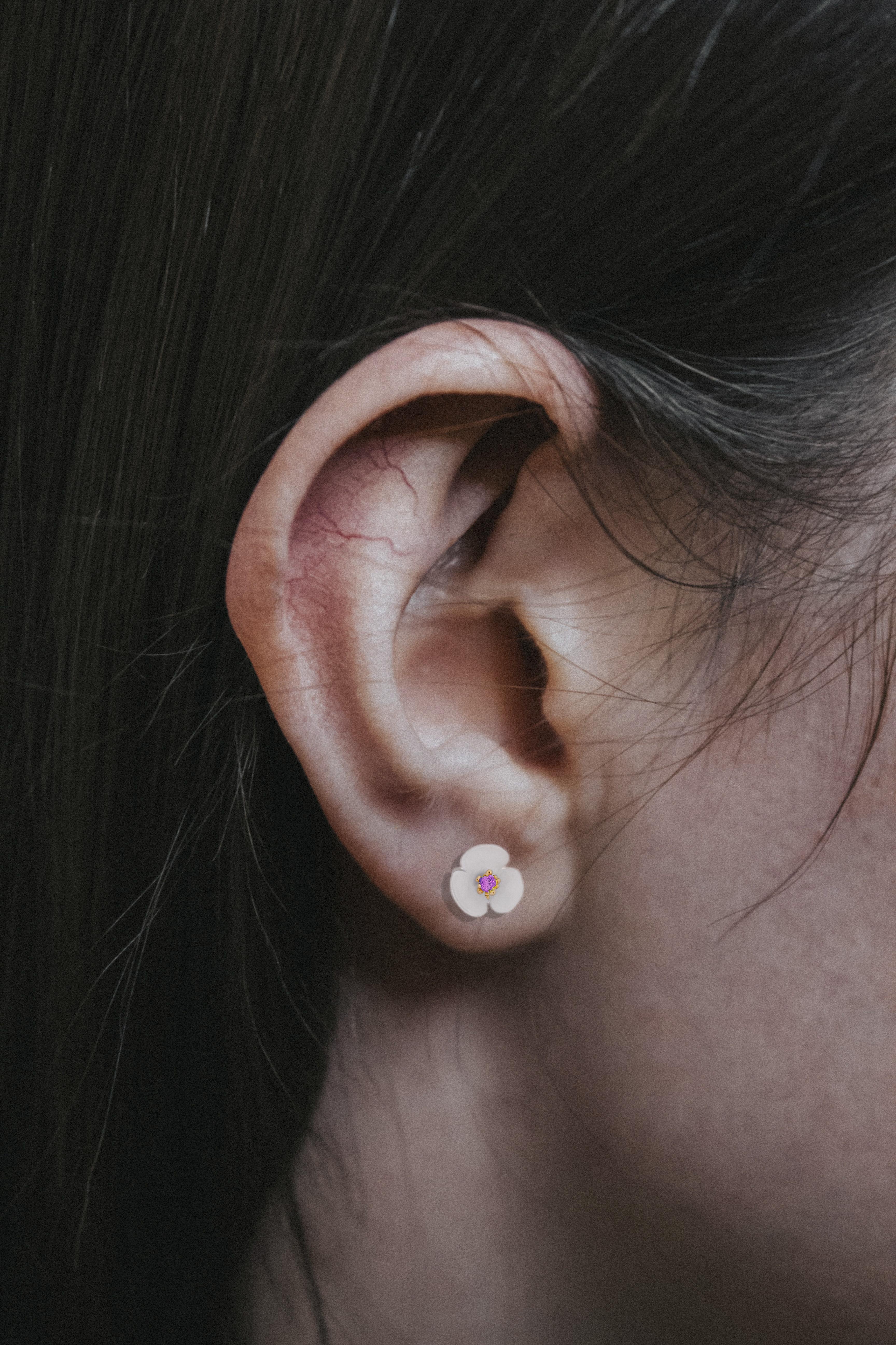 Women's 14k gold carved flower earrings studs. For Sale