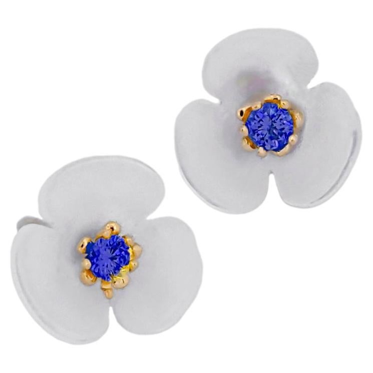 14k gold carved flower earrings studs.  For Sale