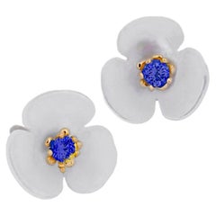 Boucles d'oreilles fleurs sculptées en or 14k. 