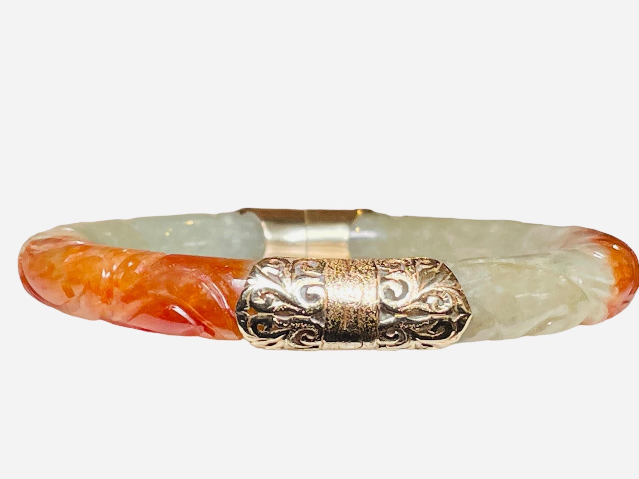 Bracciale di giadeite intagliata in oro 14K in vendita 4