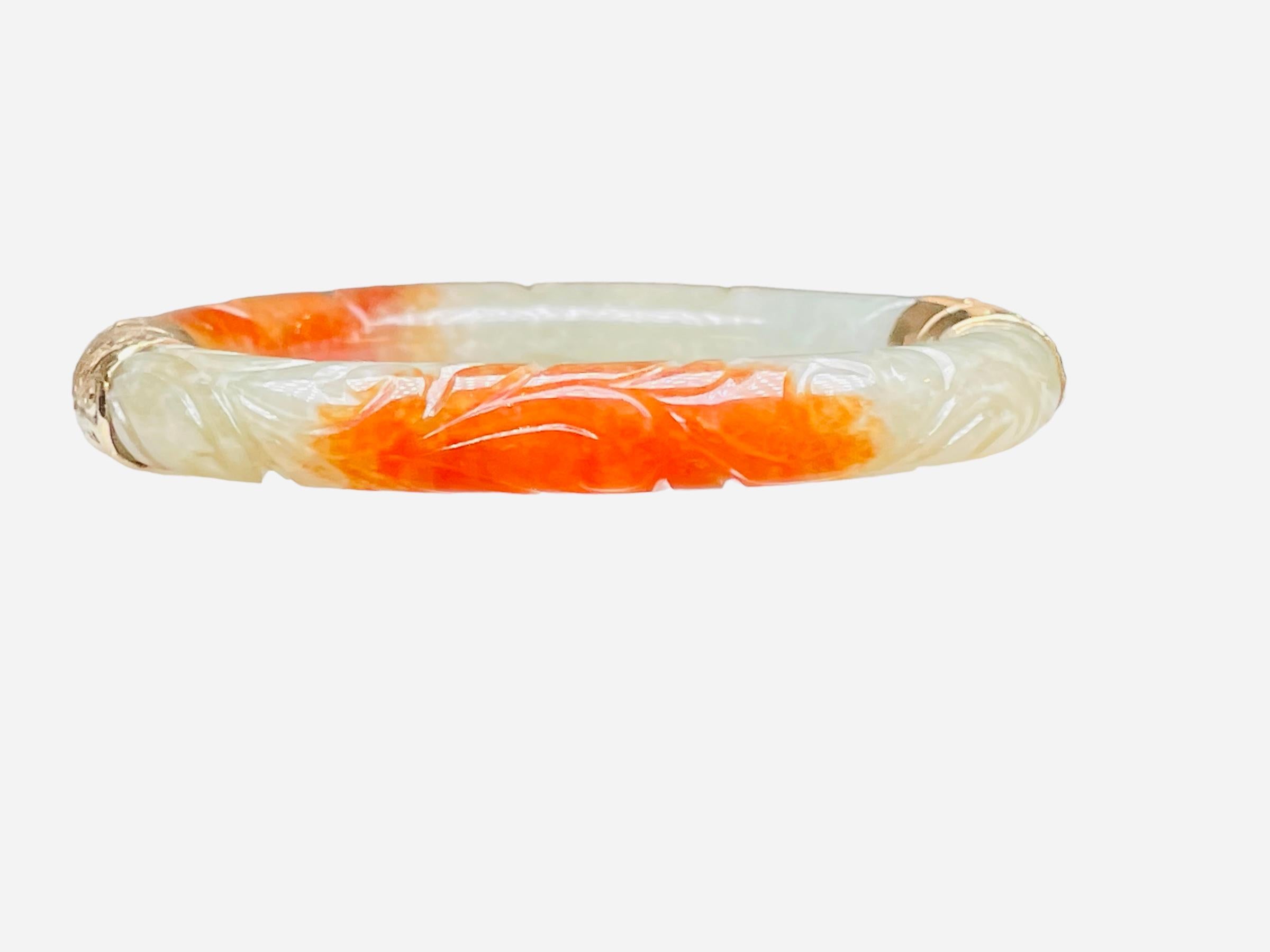 Bracciale di giadeite intagliata in oro 14K in vendita 5
