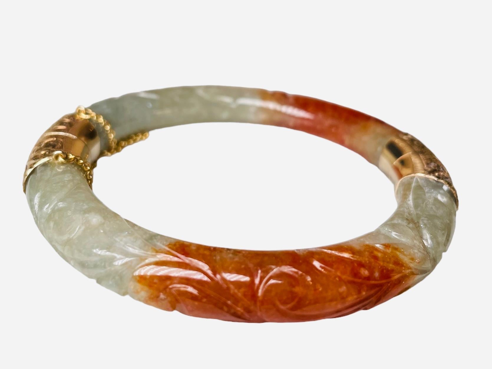 Grezzo Bracciale di giadeite intagliata in oro 14K in vendita