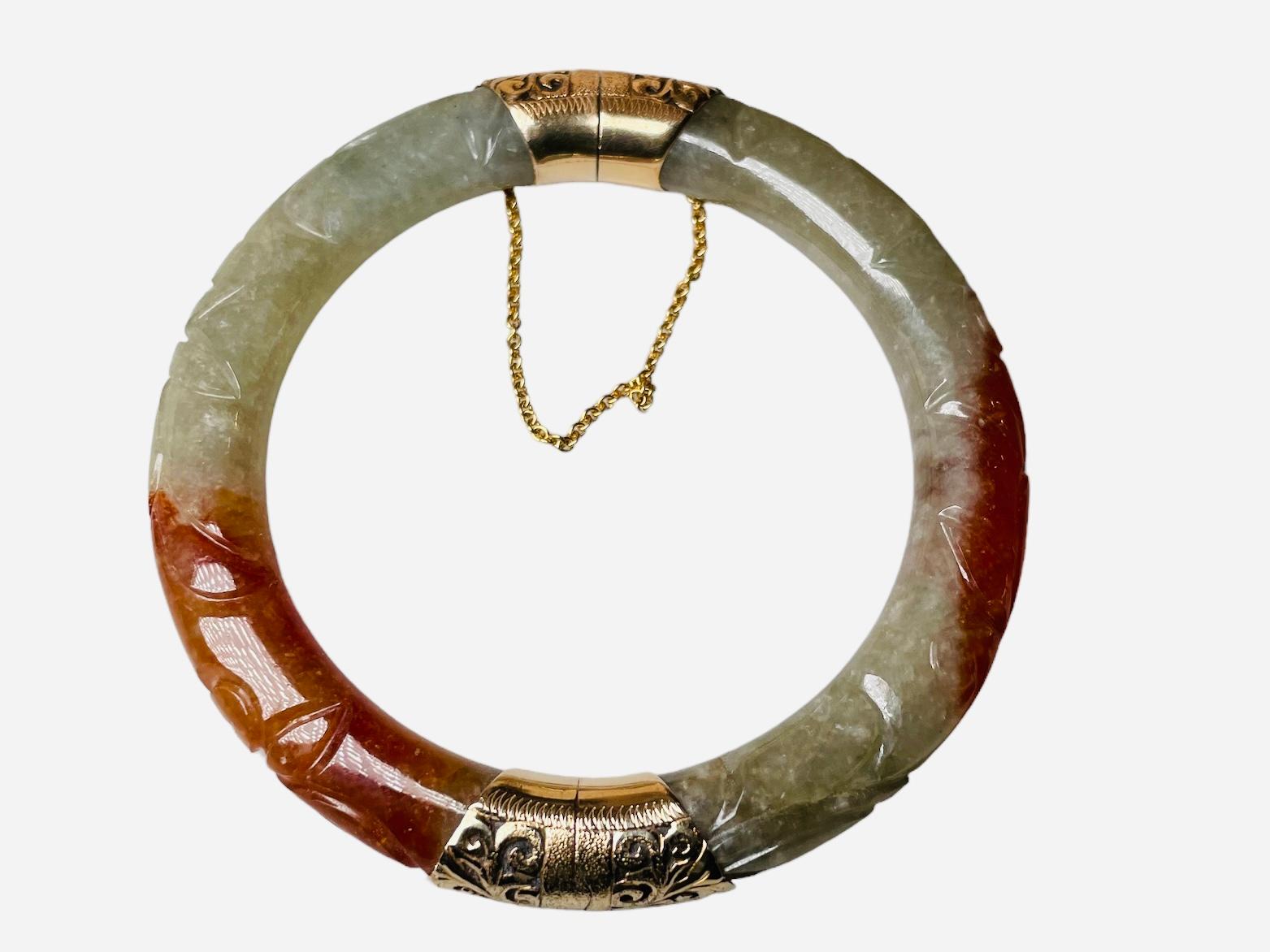 Bracciale di giadeite intagliata in oro 14K In condizioni buone in vendita a Guaynabo, PR