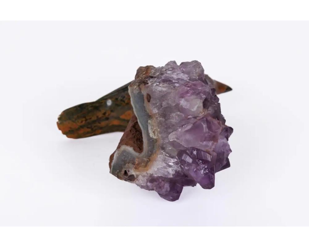 14K Gold, Carved Jasper Bird on an Amethyst Rock Geode In Good Condition For Sale In New York, NY